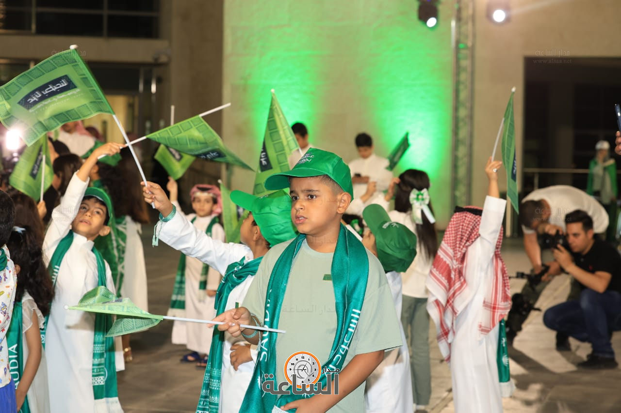 Madar Al-Saa Images 0.14922317448202016