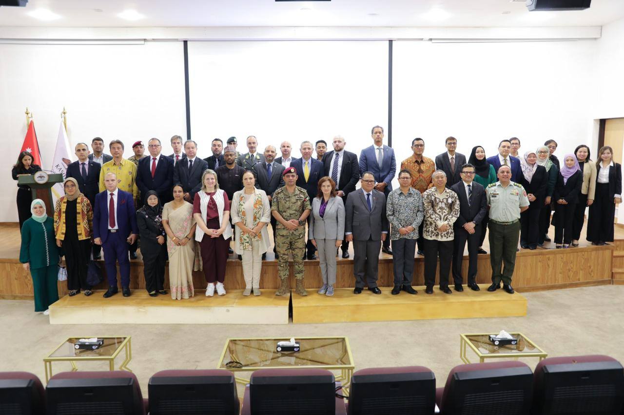 Madar Al-Saa Images 0.9814734275574845