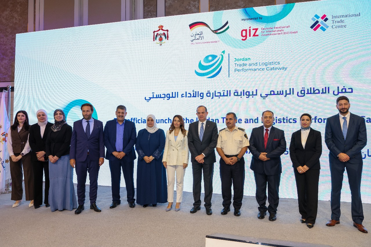 Madar Al-Saa Images 0.6244294384742