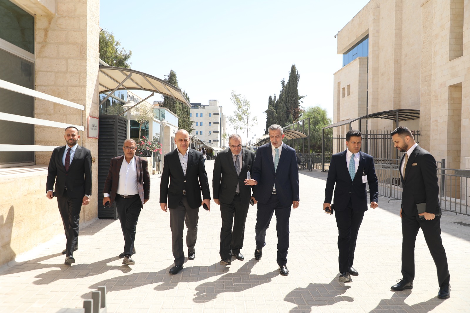 Madar Al-Saa Images 0.9321983096514871