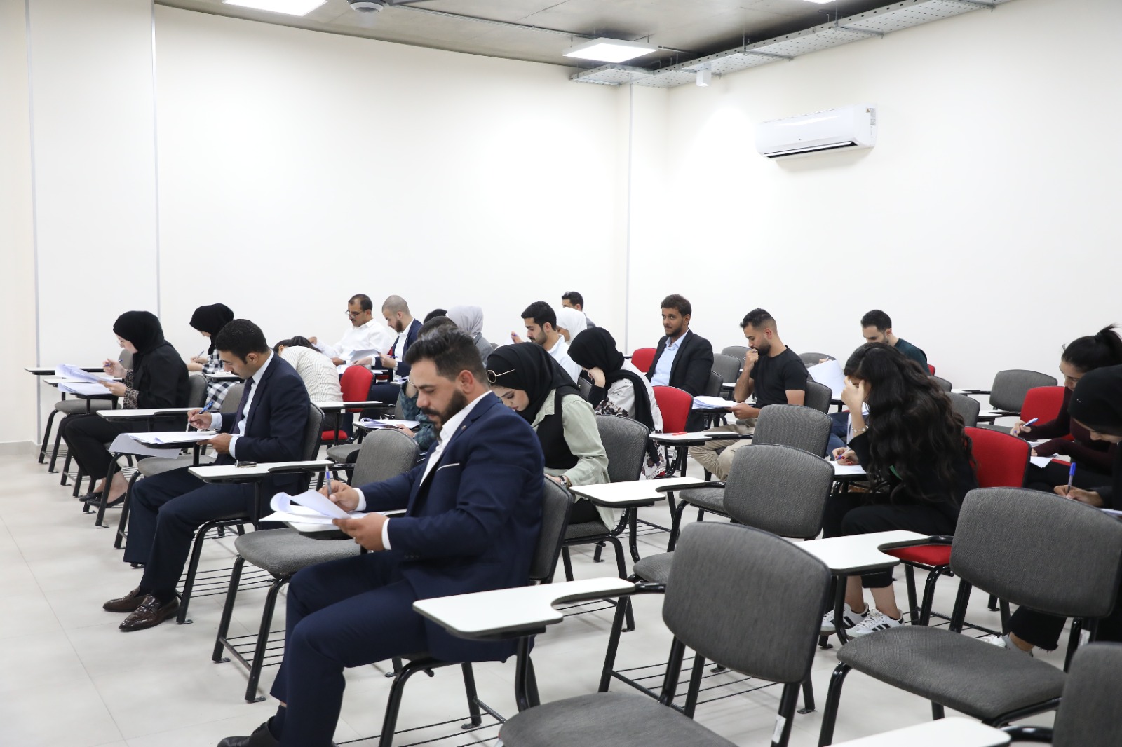 Madar Al-Saa Images 0.3520810913858865