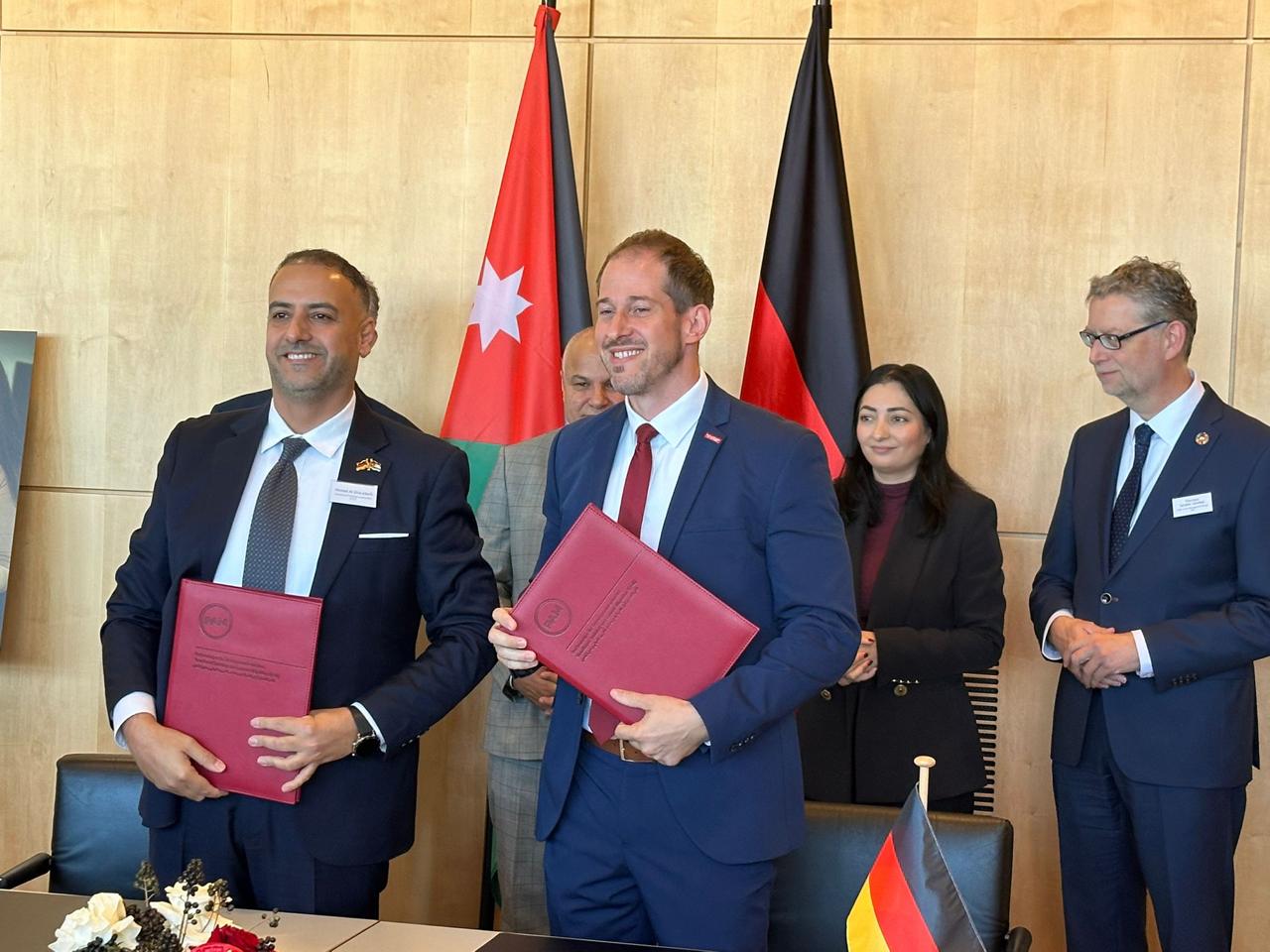 Madar Al-Saa Images 0.9924423839421406