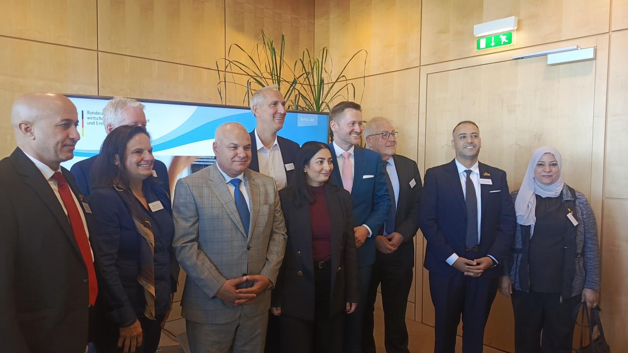 Madar Al-Saa Images 0.05283623398320536