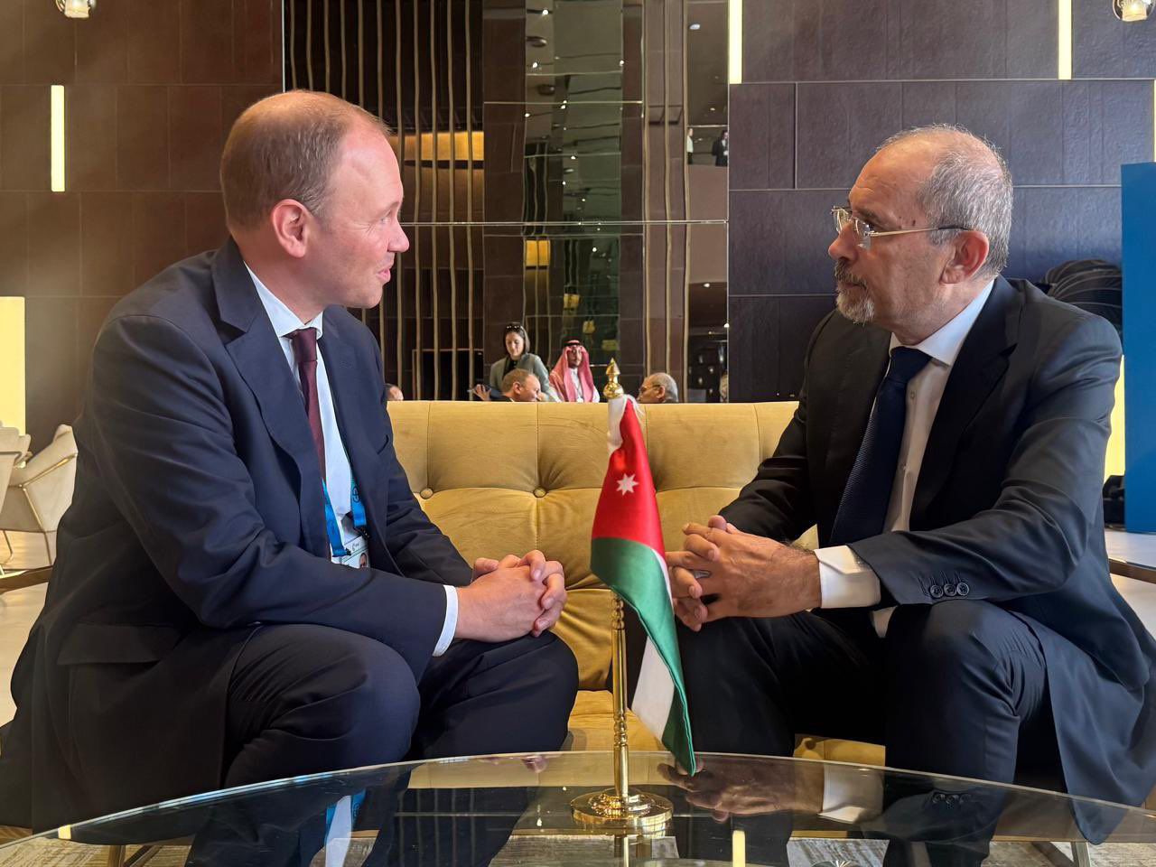 Madar Al-Saa Images 0.711901592153534