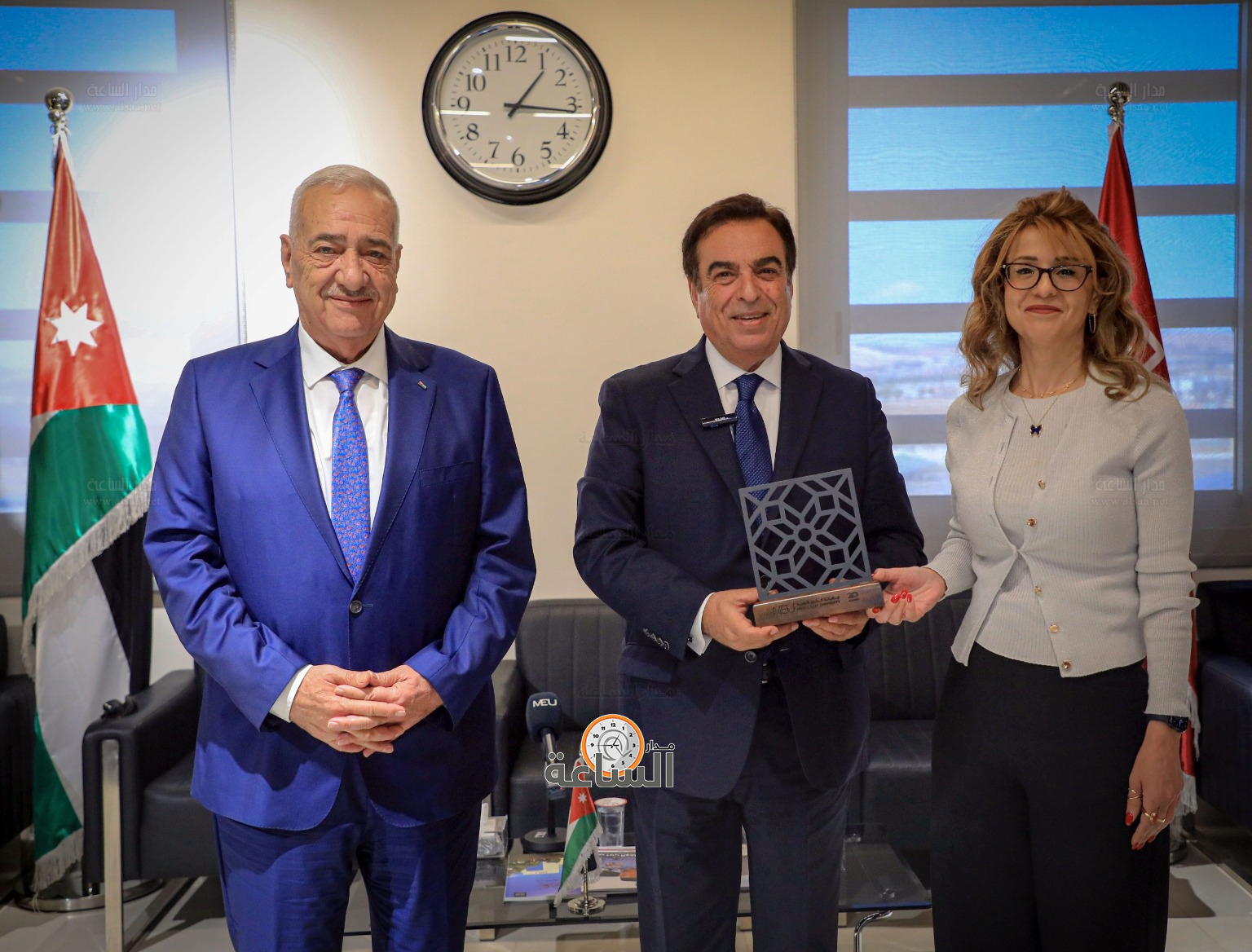 Madar Al-Saa Images 0.6981733162818133