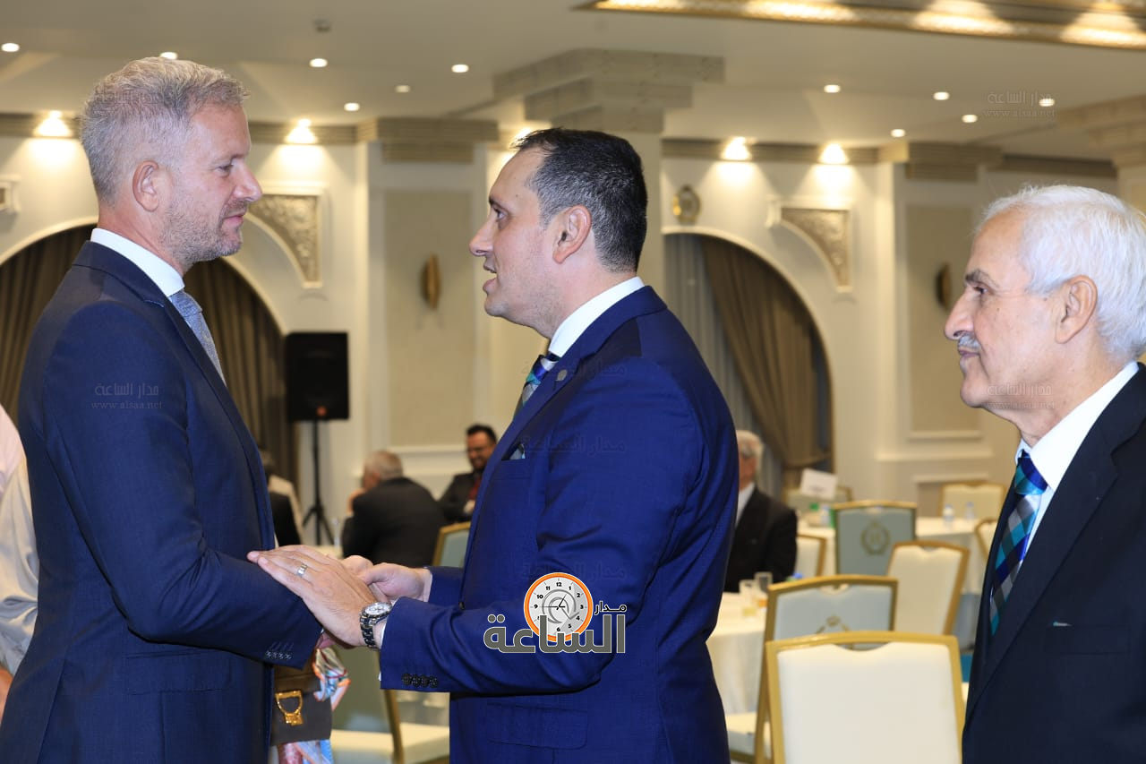 Madar Al-Saa Images 0.8802890315612691