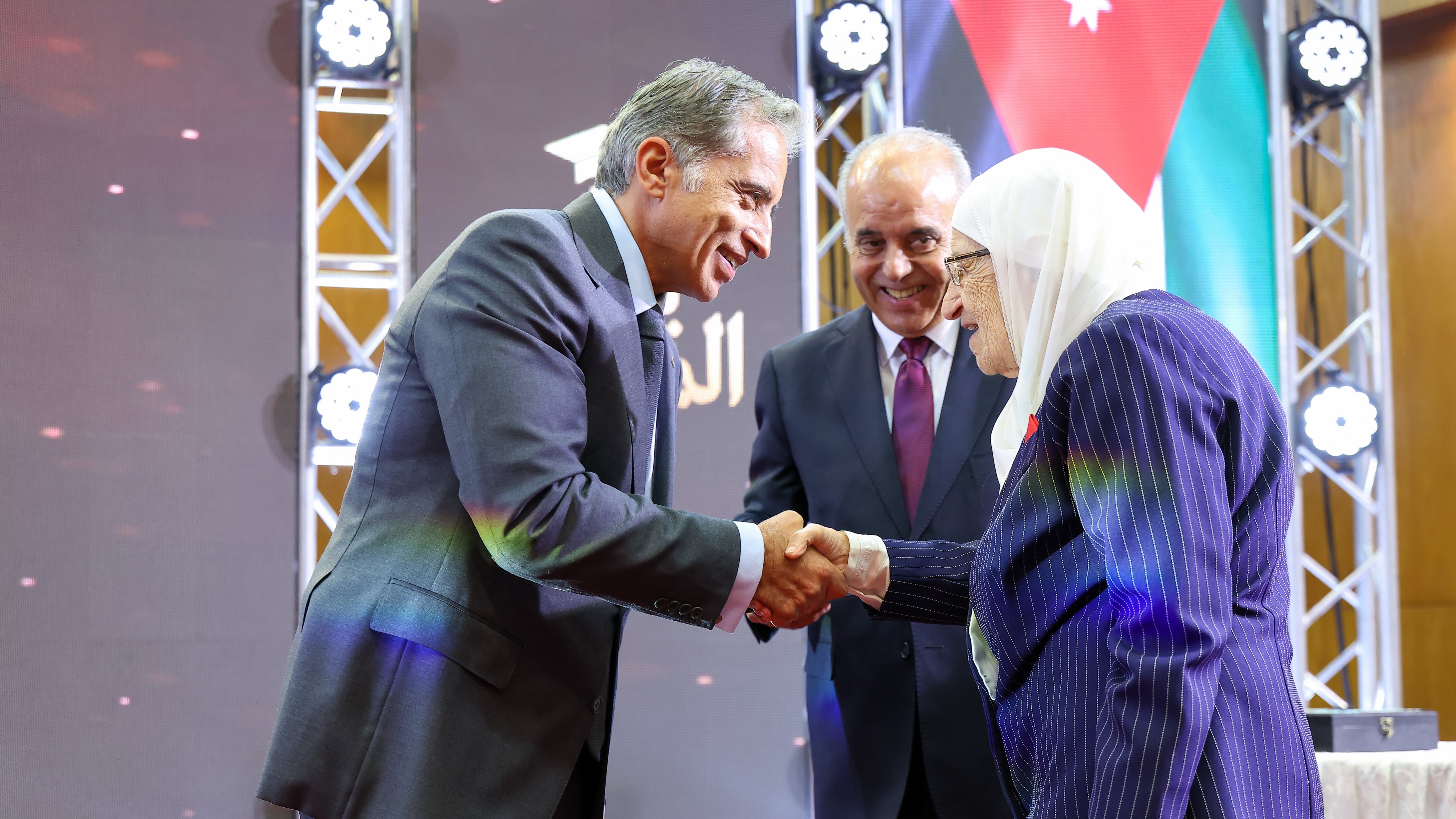 Madar Al-Saa Images 0.298138868043368