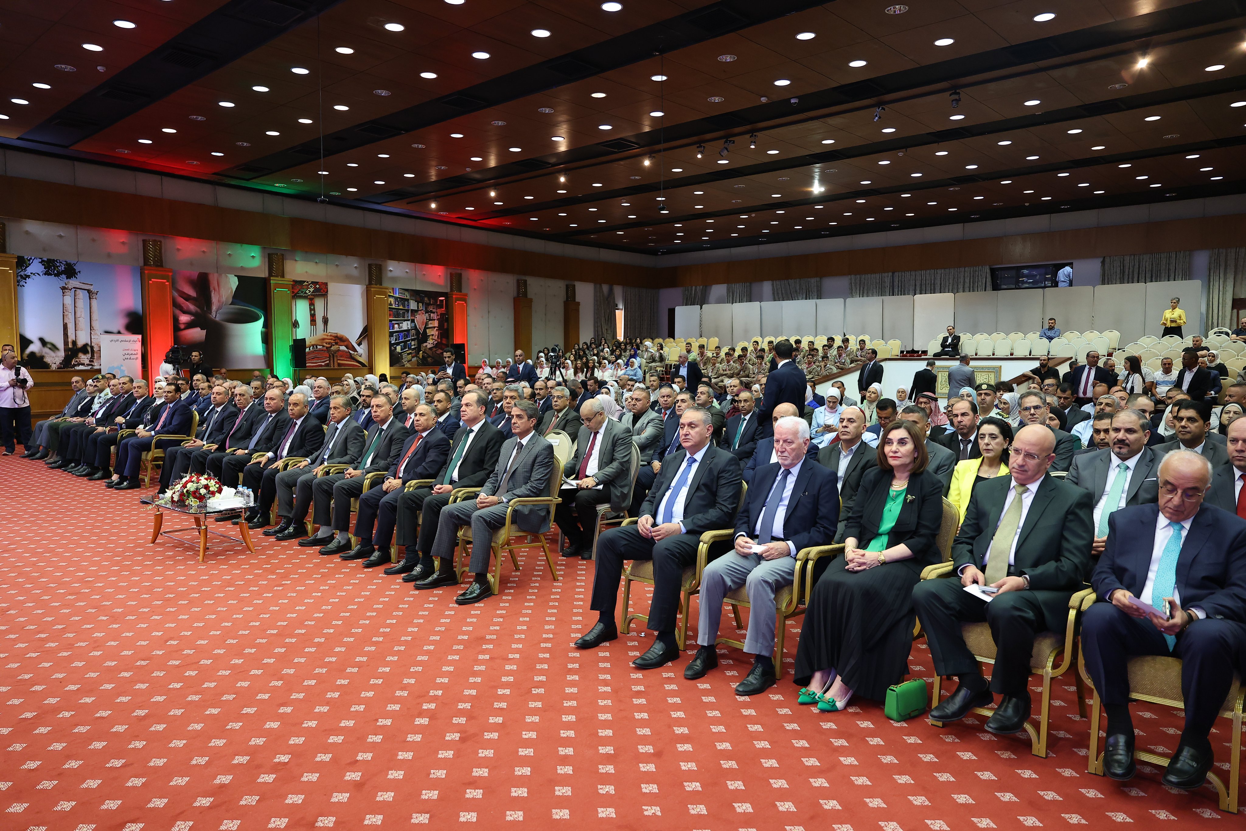 Madar Al-Saa Images 0.9554798655915137