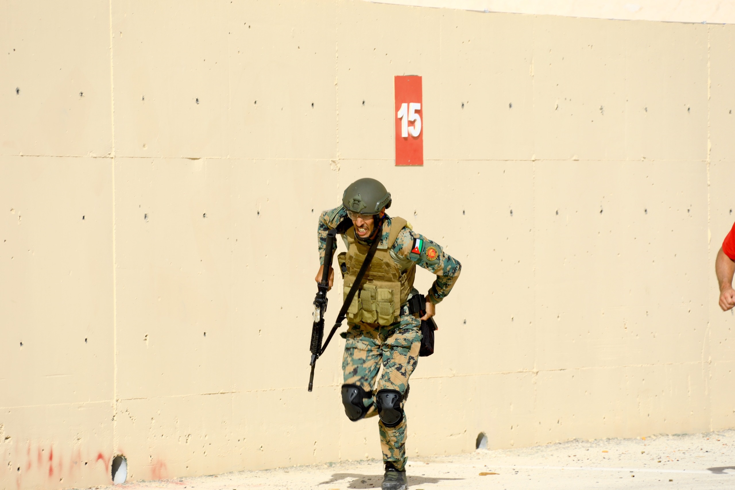 Madar Al-Saa Images 0.13994548548988528