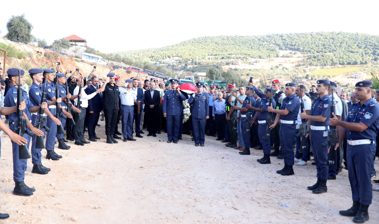 Madar Al-Saa Images 0.25876640686744057