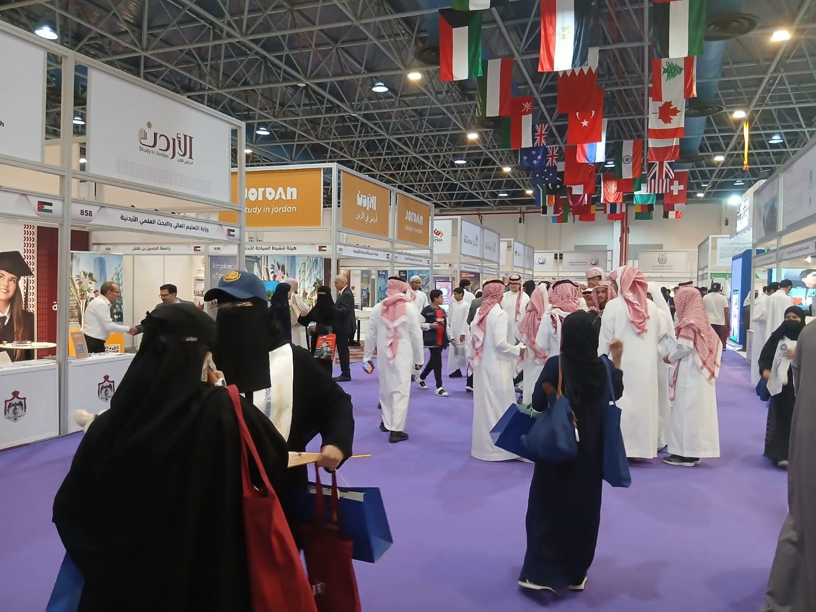 Madar Al-Saa Images 0.02359764303007339