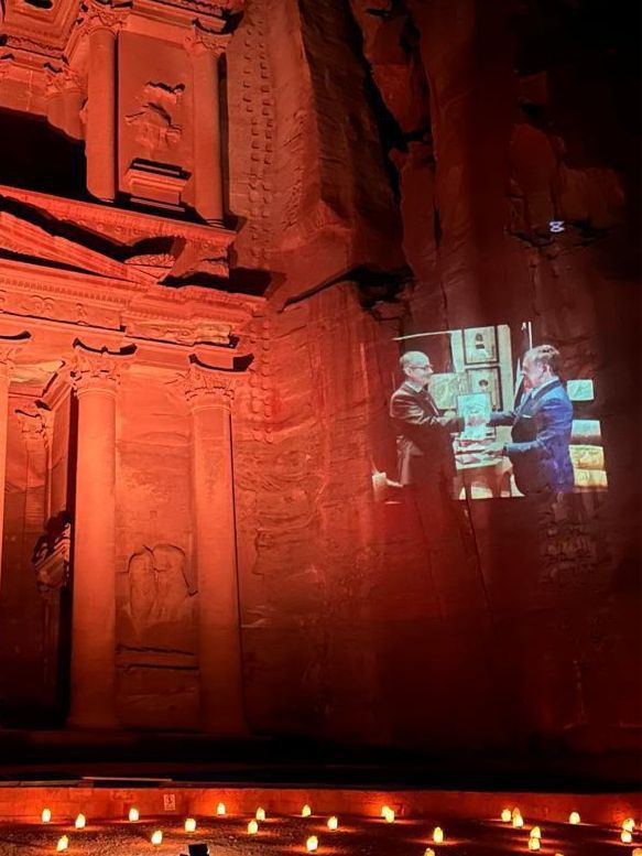 Madar Al-Saa Images 0.9264716263786611