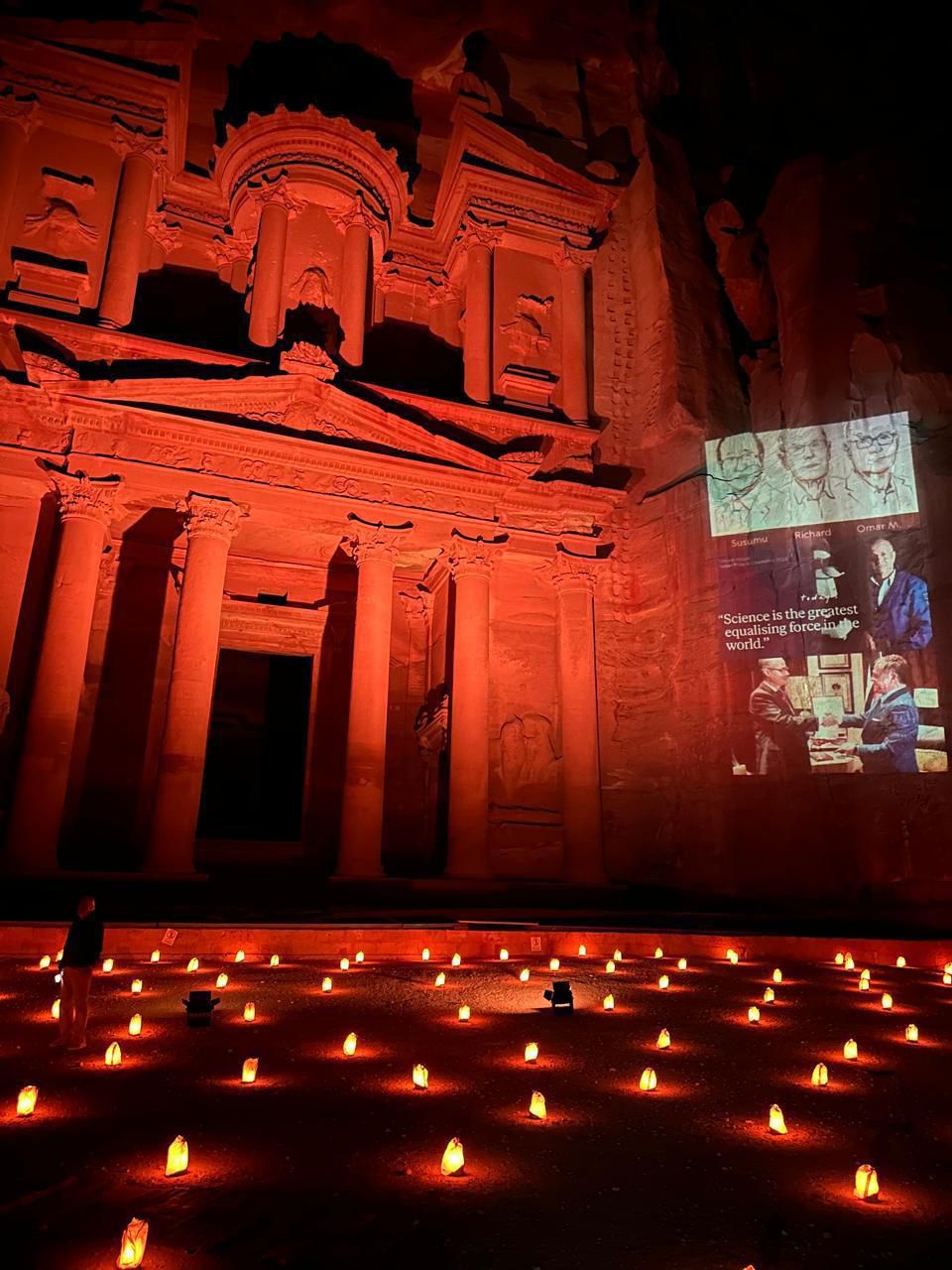 Madar Al-Saa Images 0.020619138390471692