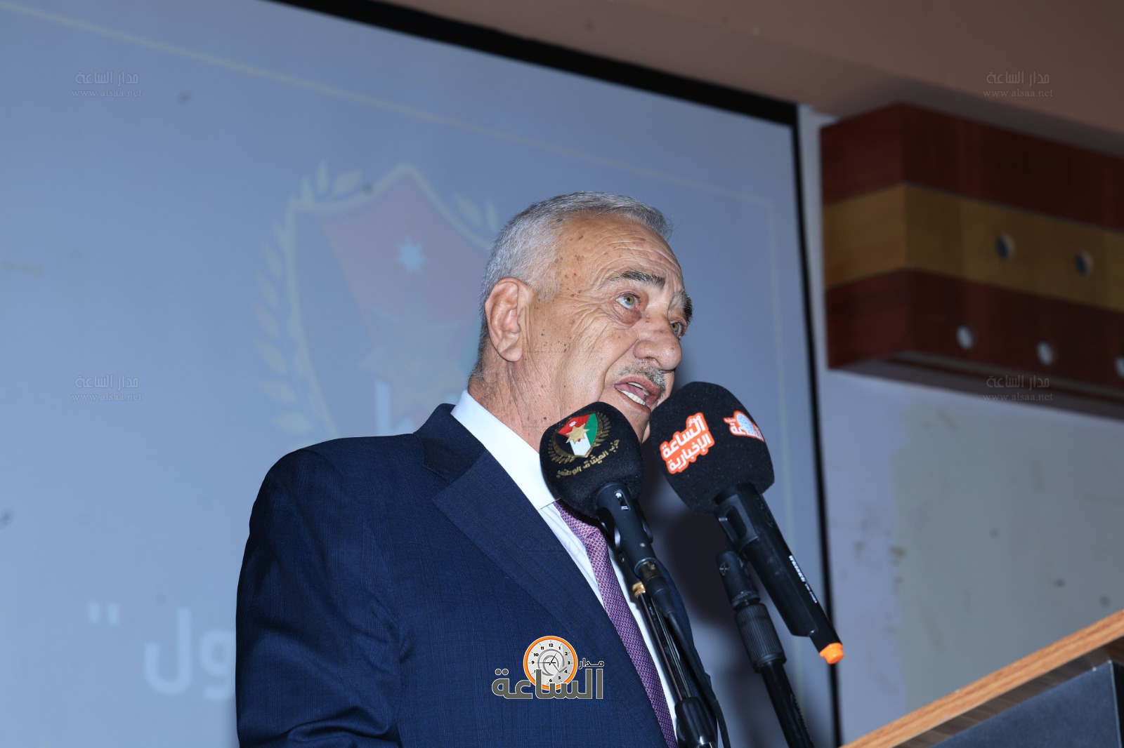 Madar Al-Saa Images 0.8656058222734865