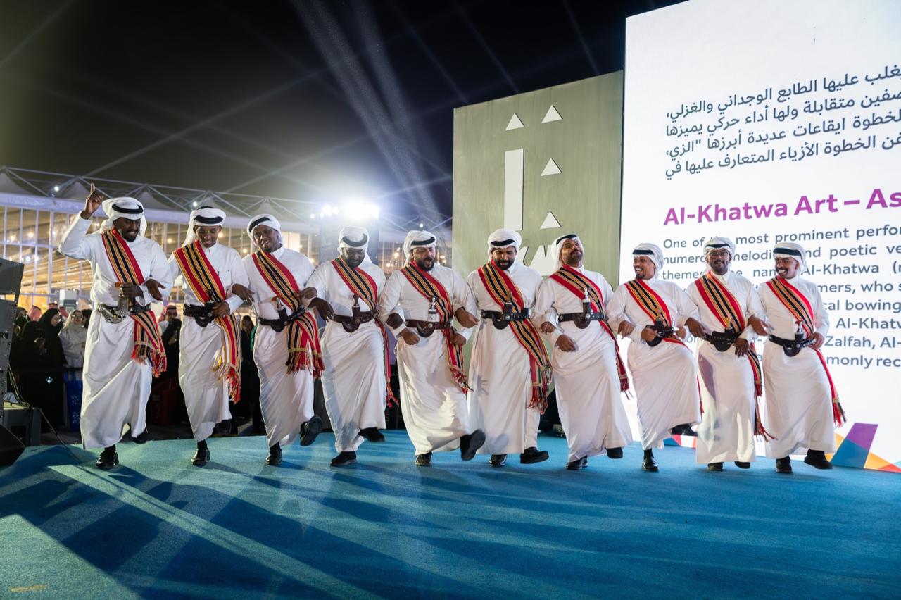 Madar Al-Saa Images 0.43879315412171327