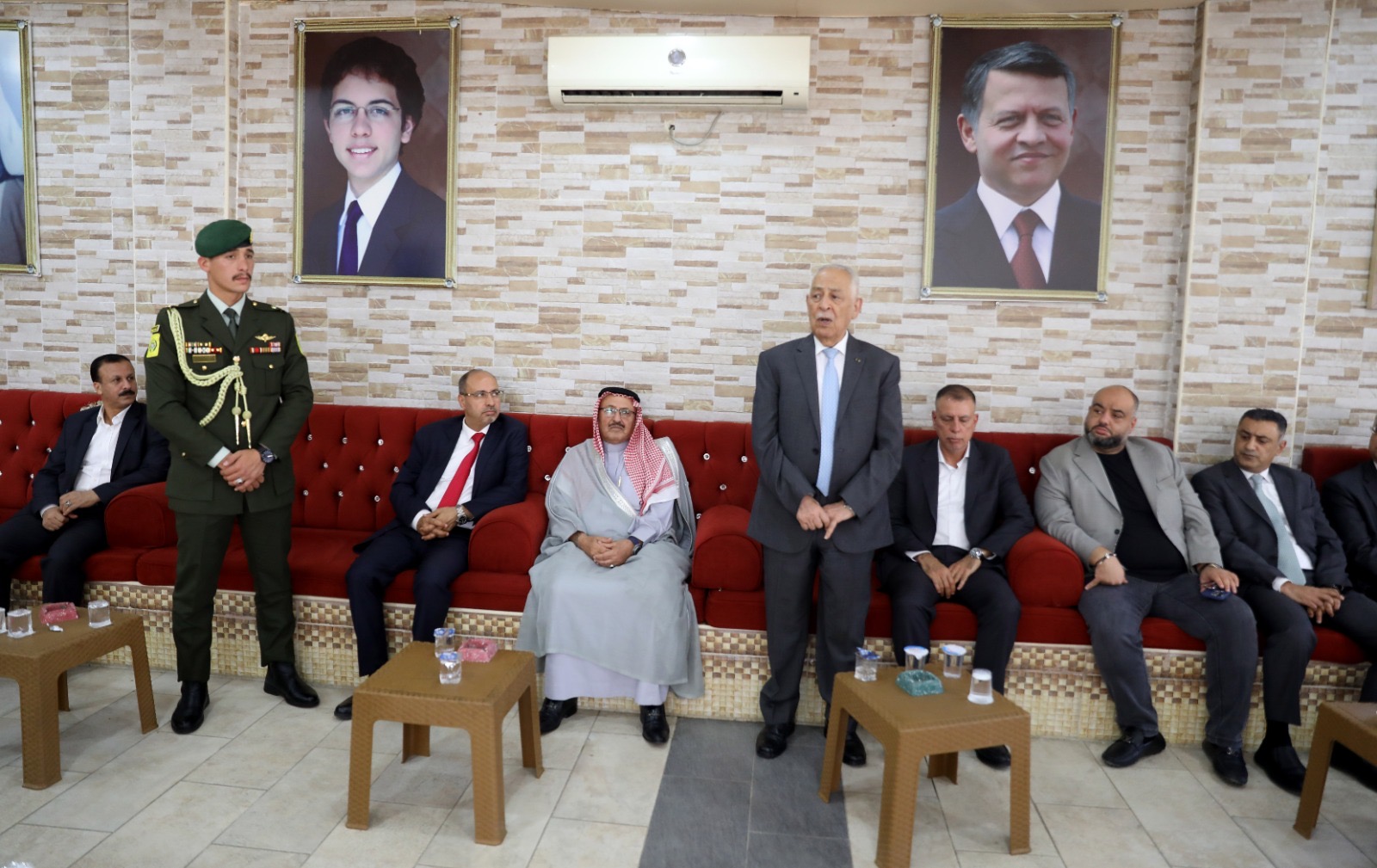 Madar Al-Saa Images 0.9569861186595128