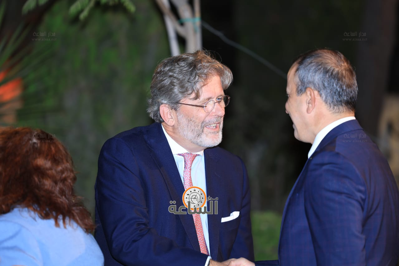 Madar Al-Saa Images 0.6194488525484872