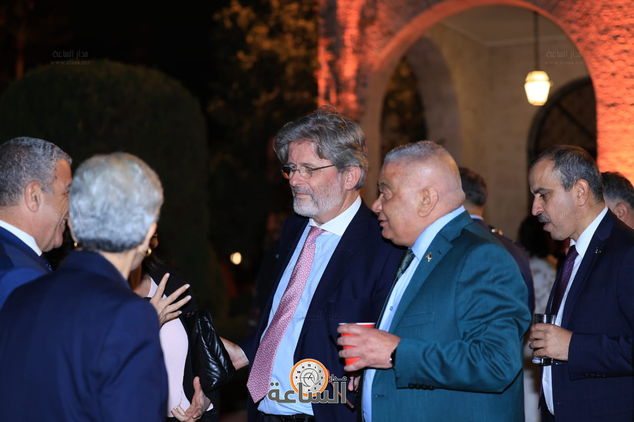 Madar Al-Saa Images 0.7913479097568481