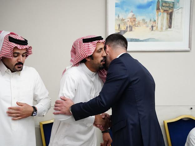 Madar Al-Saa Images 0.4561357828871404