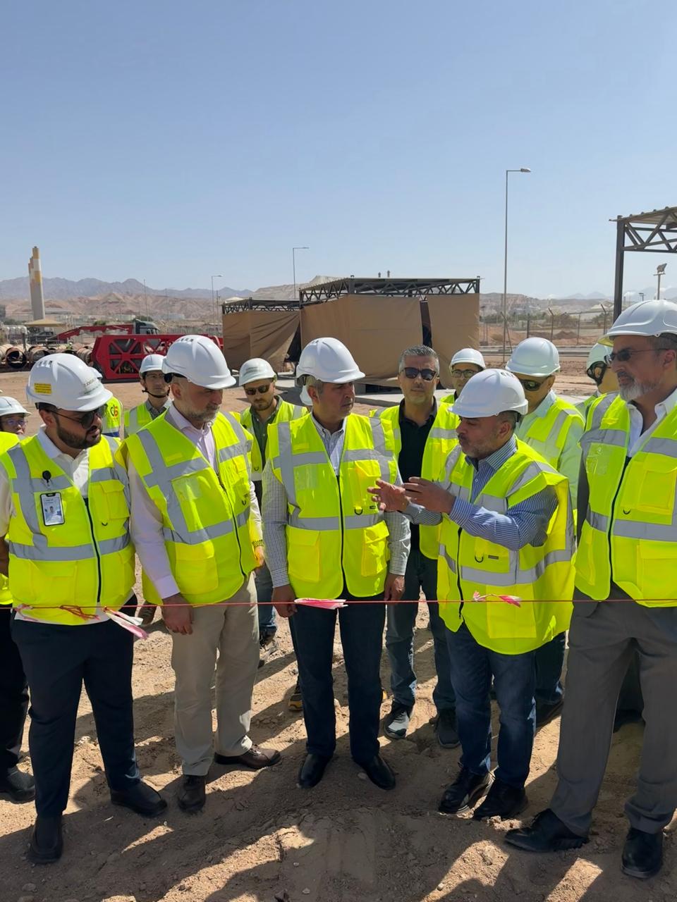 Madar Al-Saa Images 0.48007045553352523