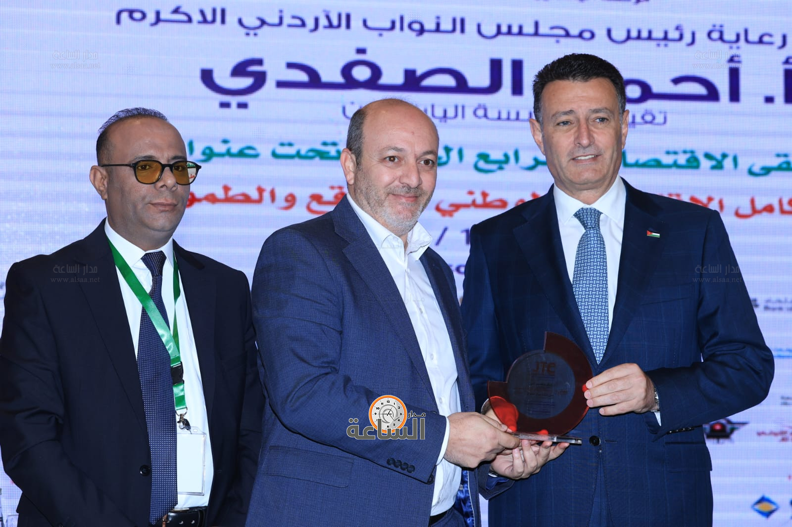 Madar Al-Saa Images 0.9331602134685186