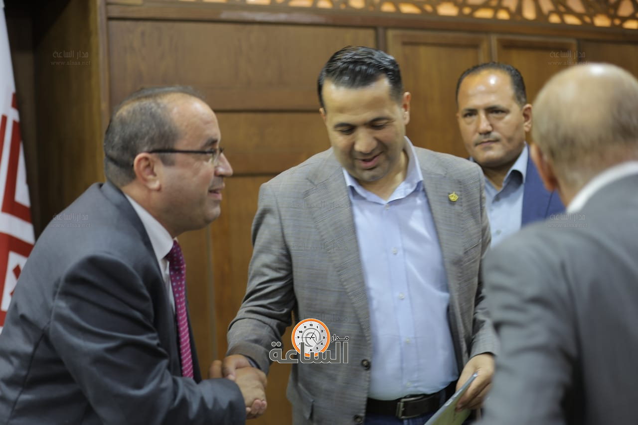 Madar Al-Saa Images 0.4098310252081472