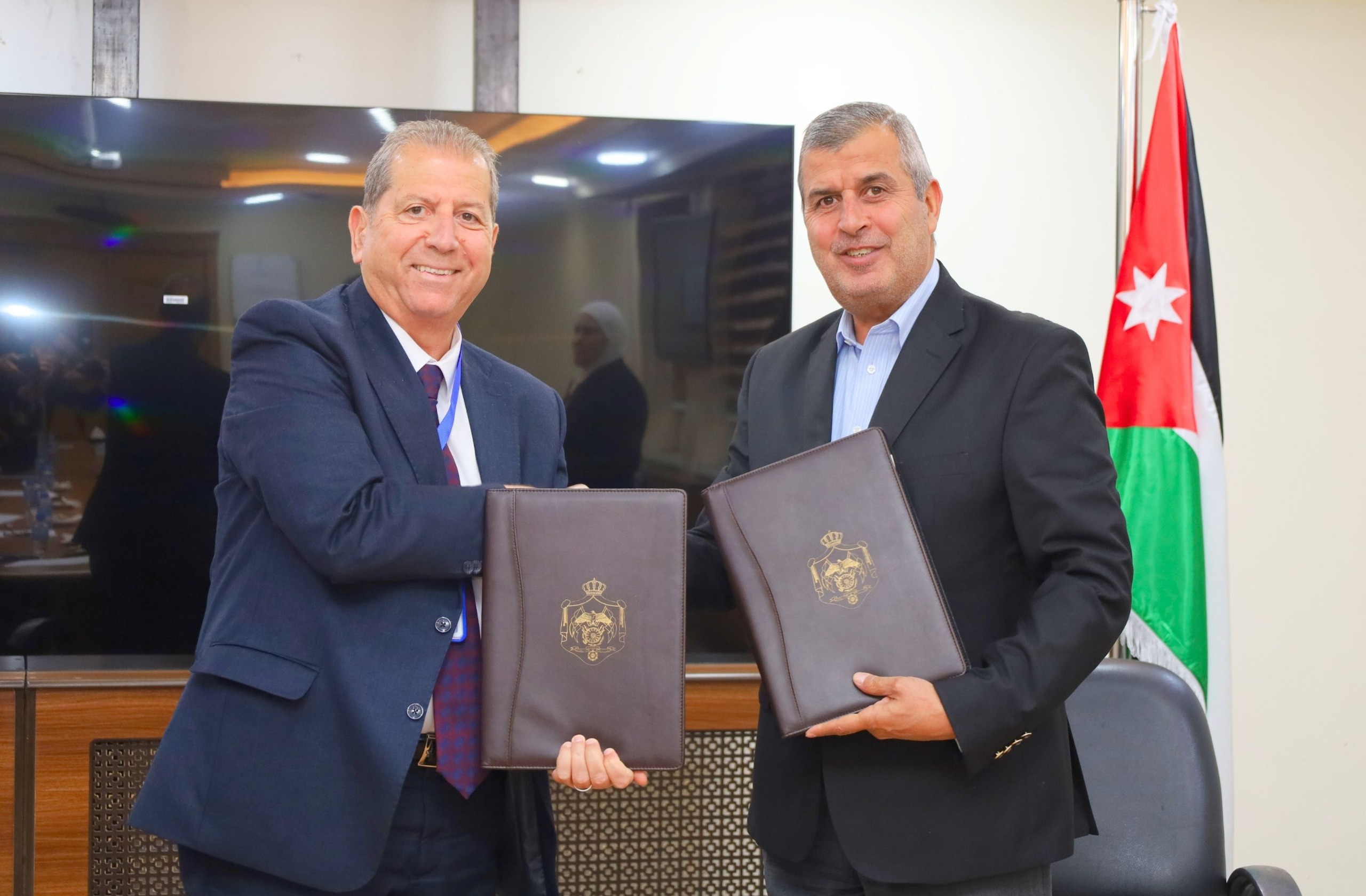 Madar Al-Saa Images 0.22284798830510155