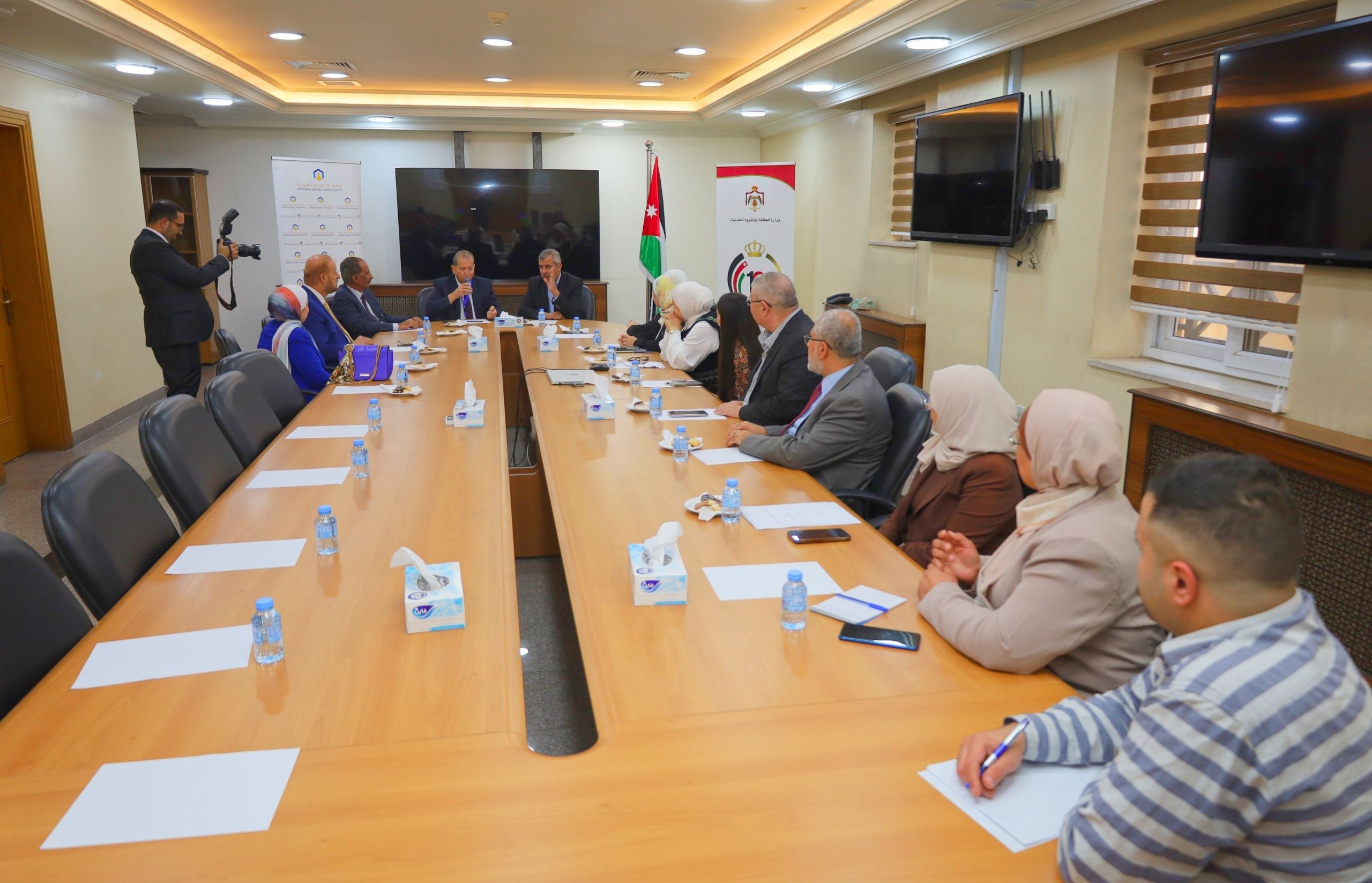 Madar Al-Saa Images 0.4334378641604759