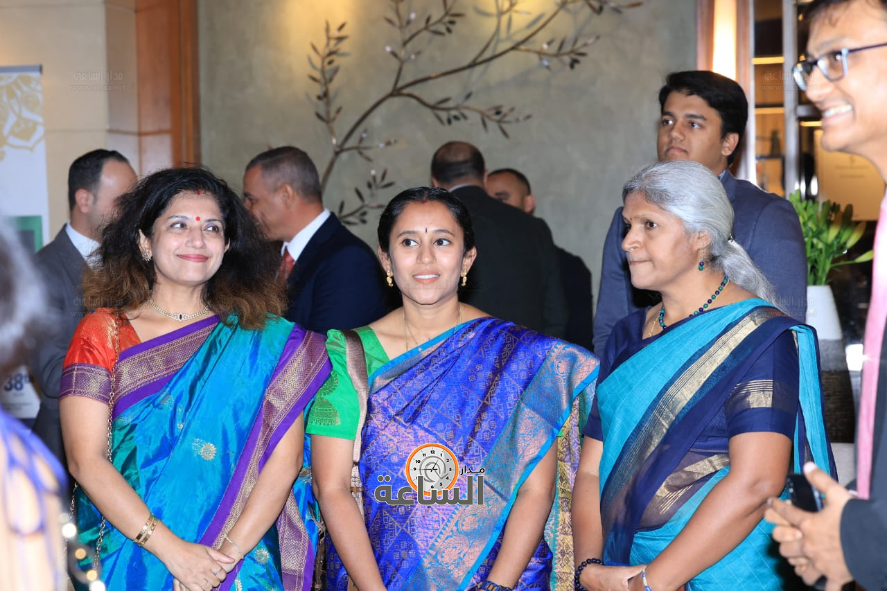 Madar Al-Saa Images 0.2382343137142129