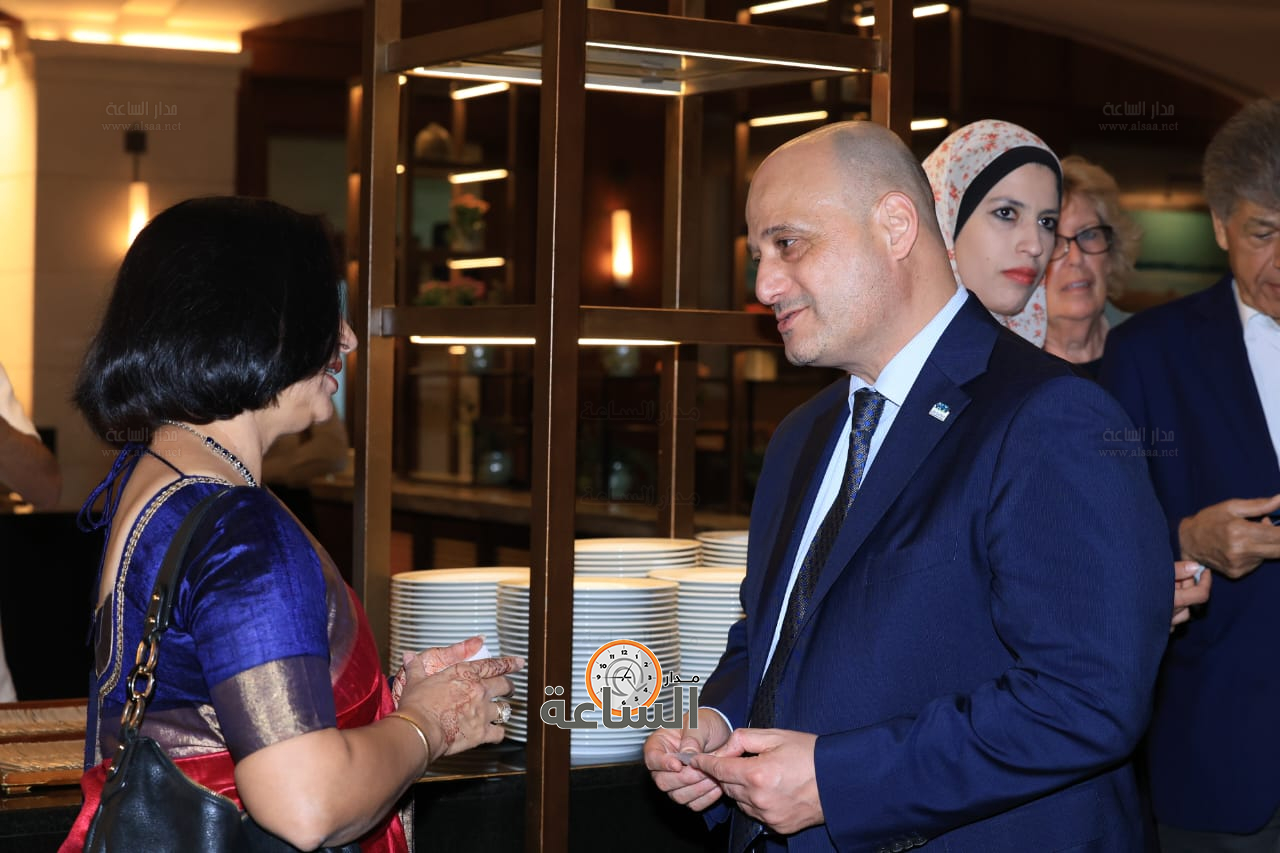 Madar Al-Saa Images 0.561156719105772