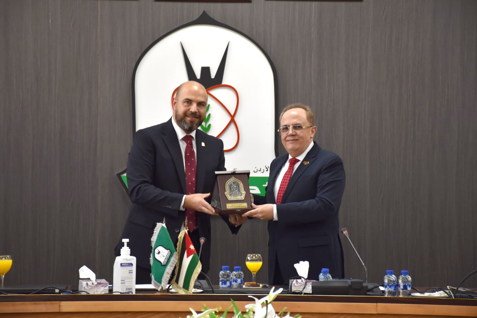 Madar Al-Saa Images 0.2857262660390185