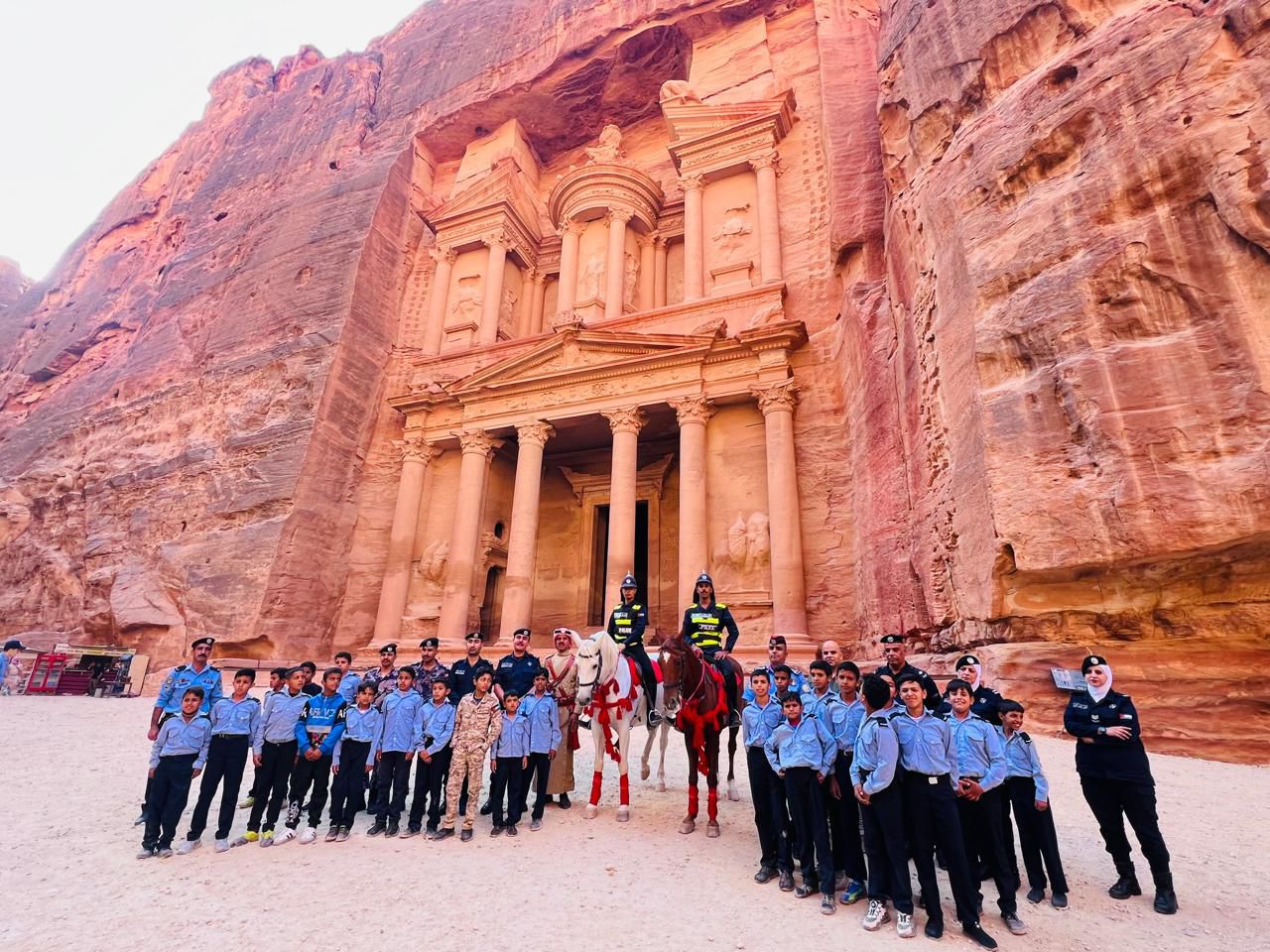 Madar Al-Saa Images 0.33699082225399635