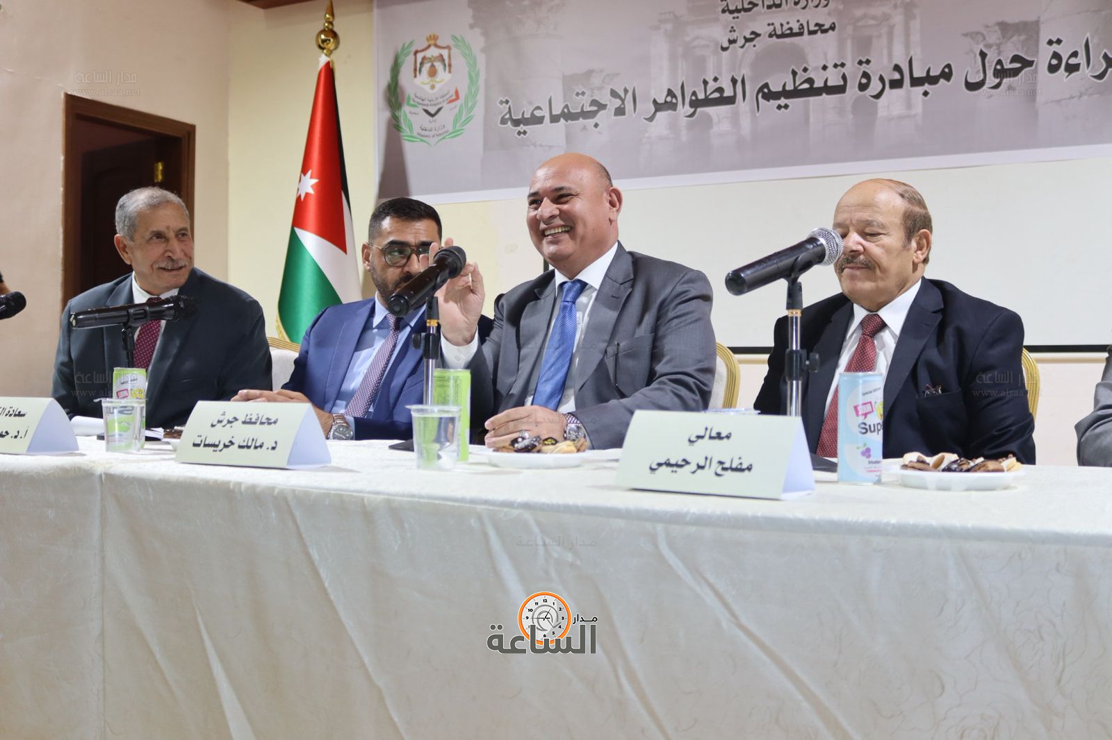 Madar Al-Saa Images 0.05136352426618984