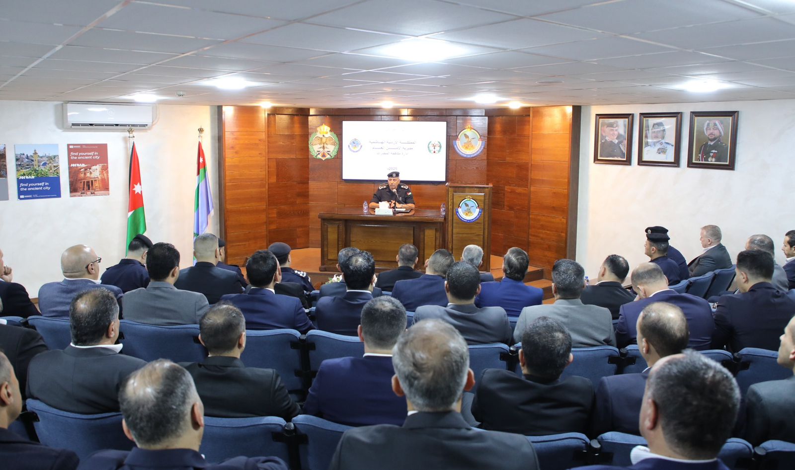 Madar Al-Saa Images 0.9418787177130585