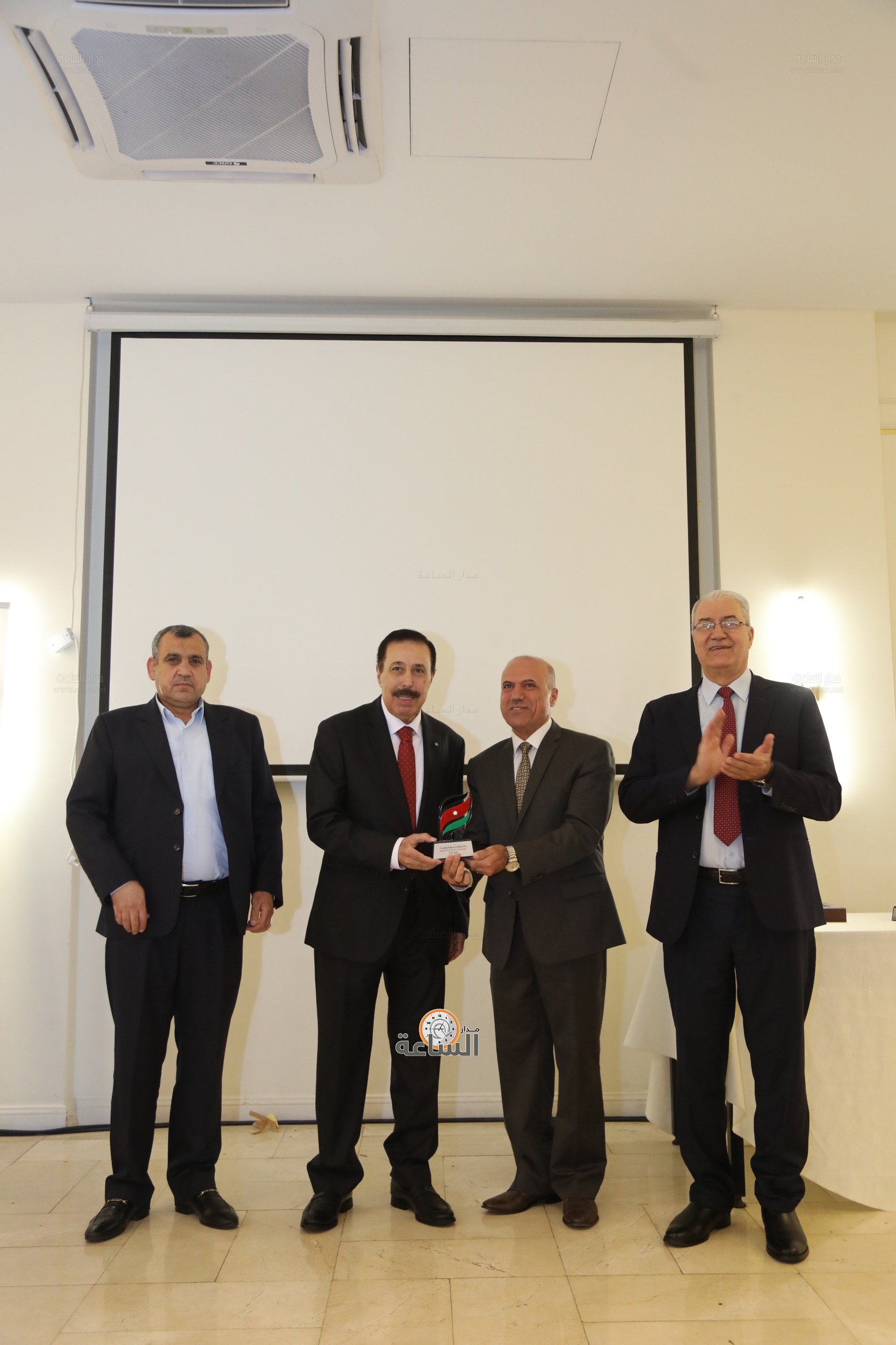 Madar Al-Saa Images 0.6235715128117706