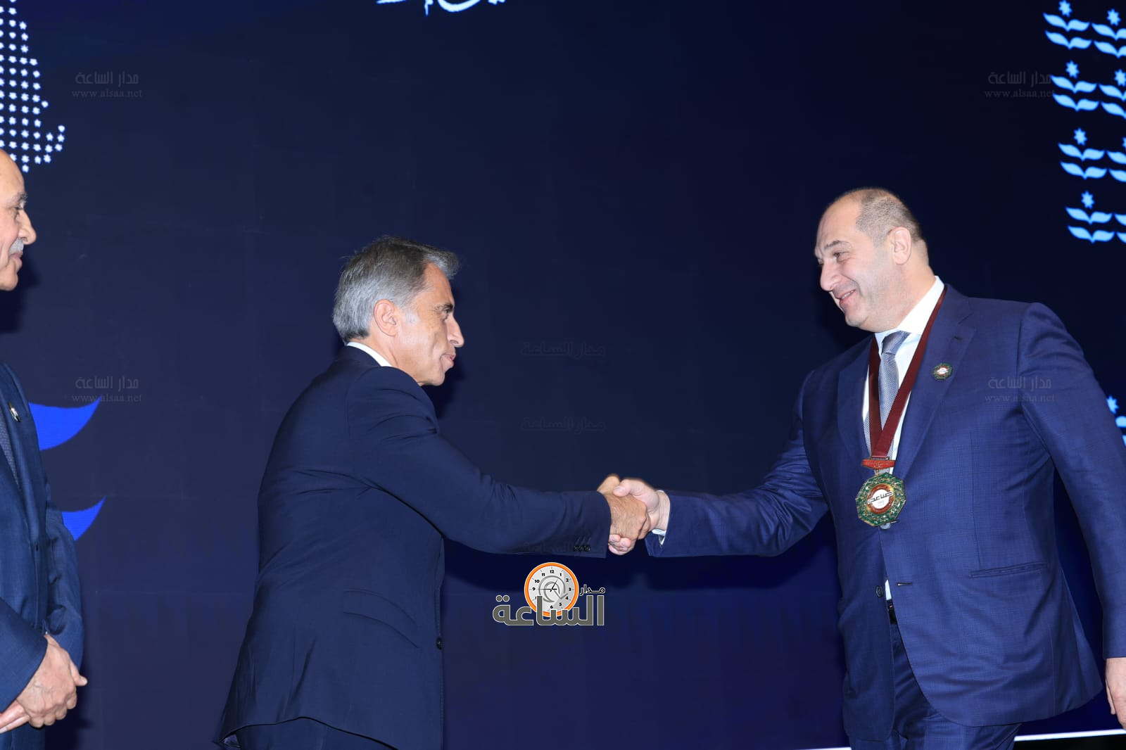 Madar Al-Saa Images 0.9867822175157593