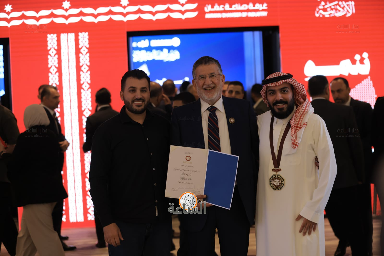 Madar Al-Saa Images 0.18165556630289026