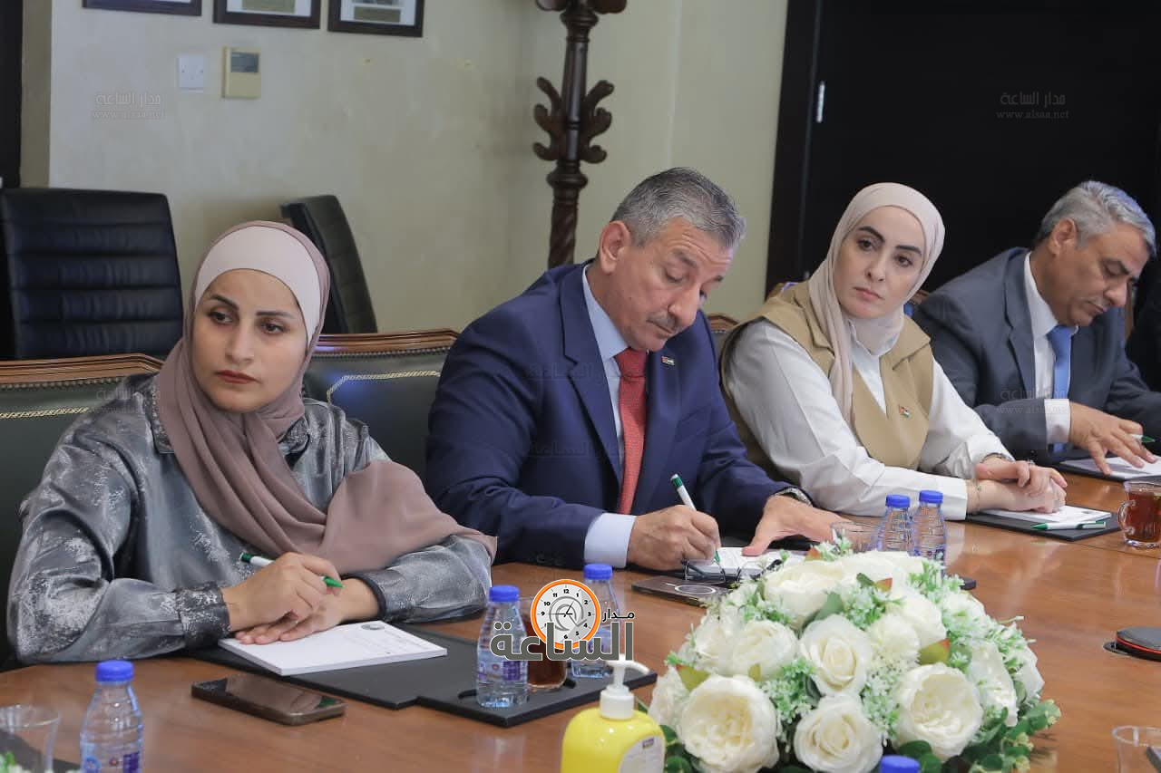 Madar Al-Saa Images 0.40089732427210434