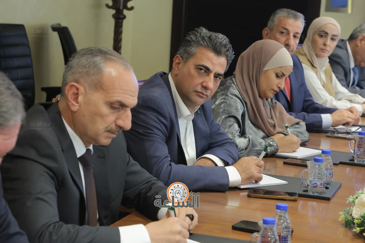 Madar Al-Saa Images 0.23989613054269