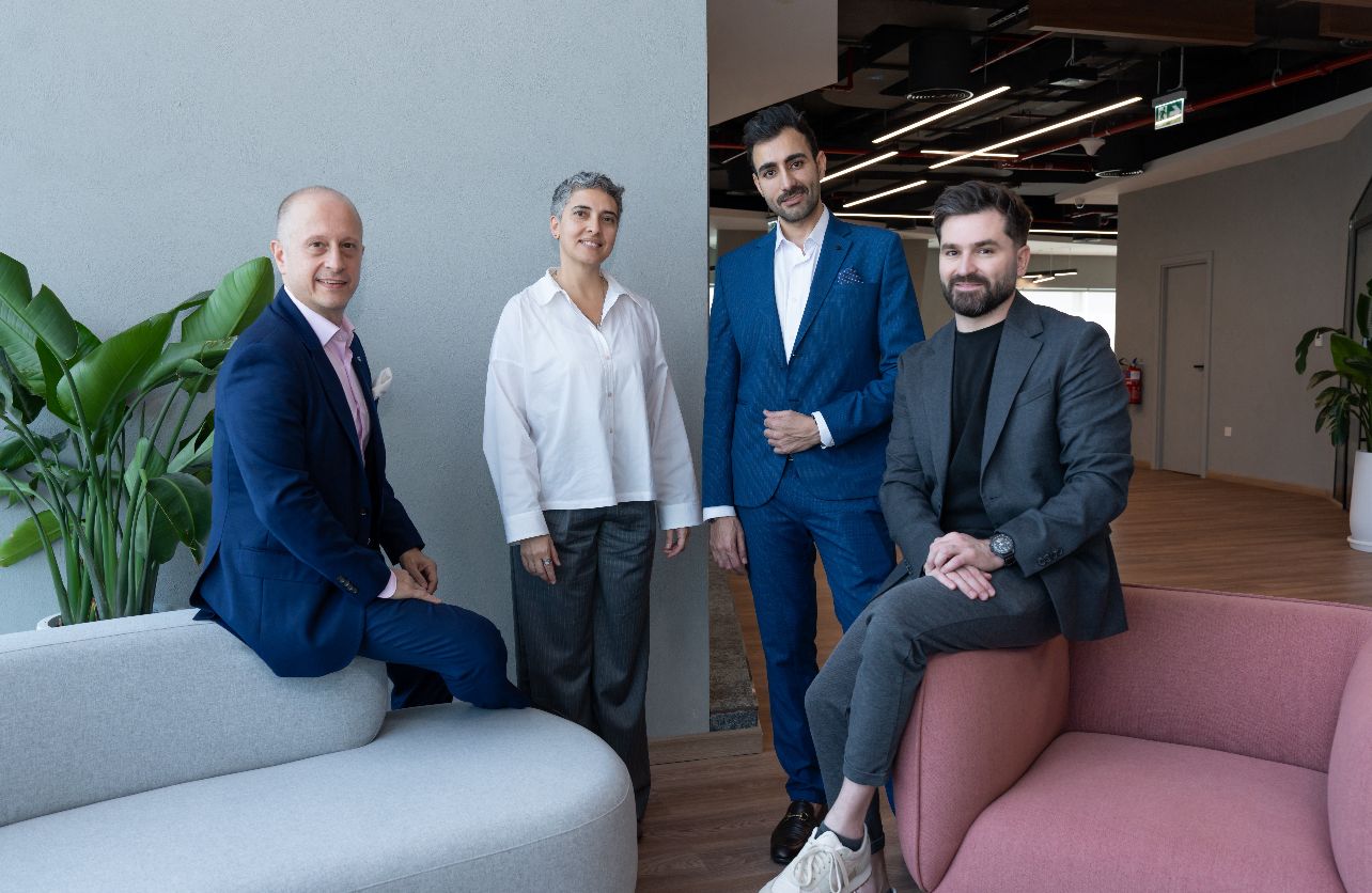 Madar Al-Saa Images 0.8254627222866221