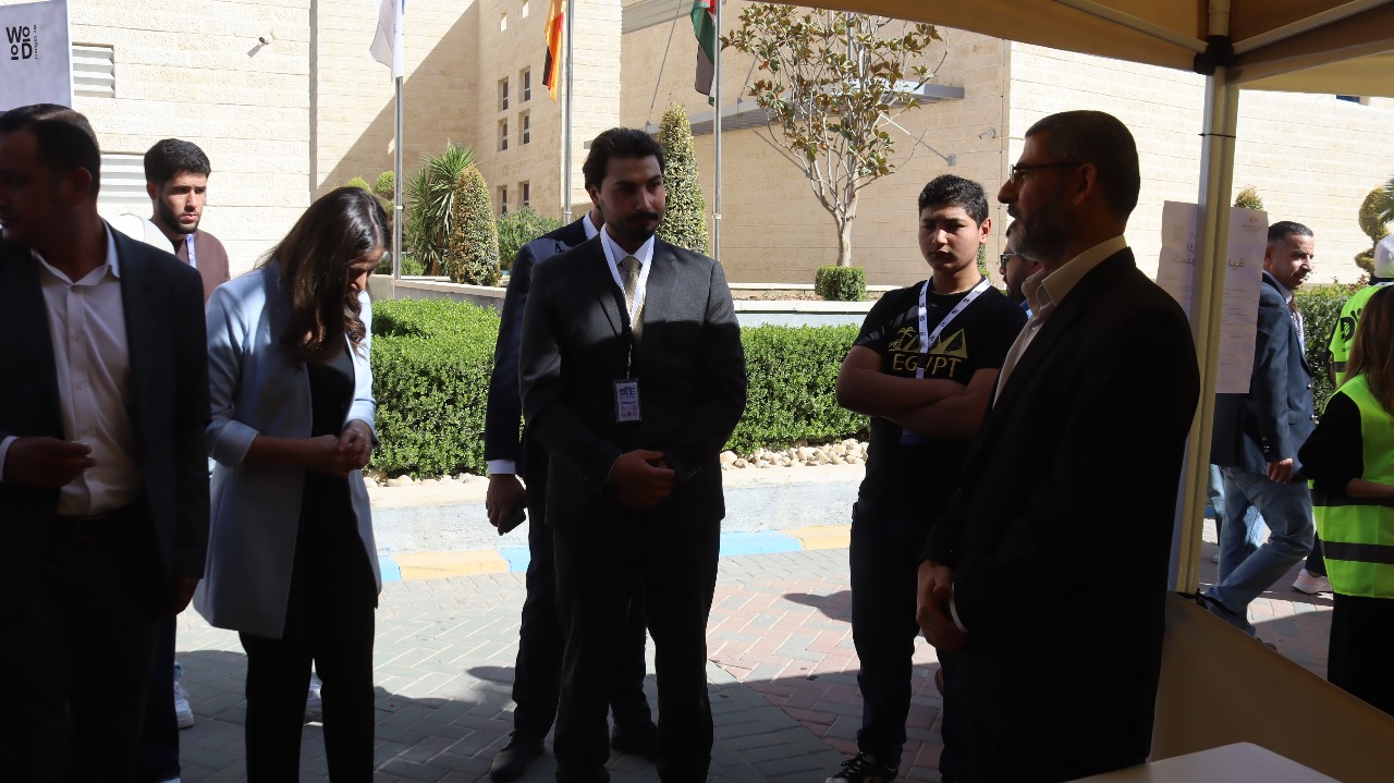 Madar Al-Saa Images 0.437072783909905