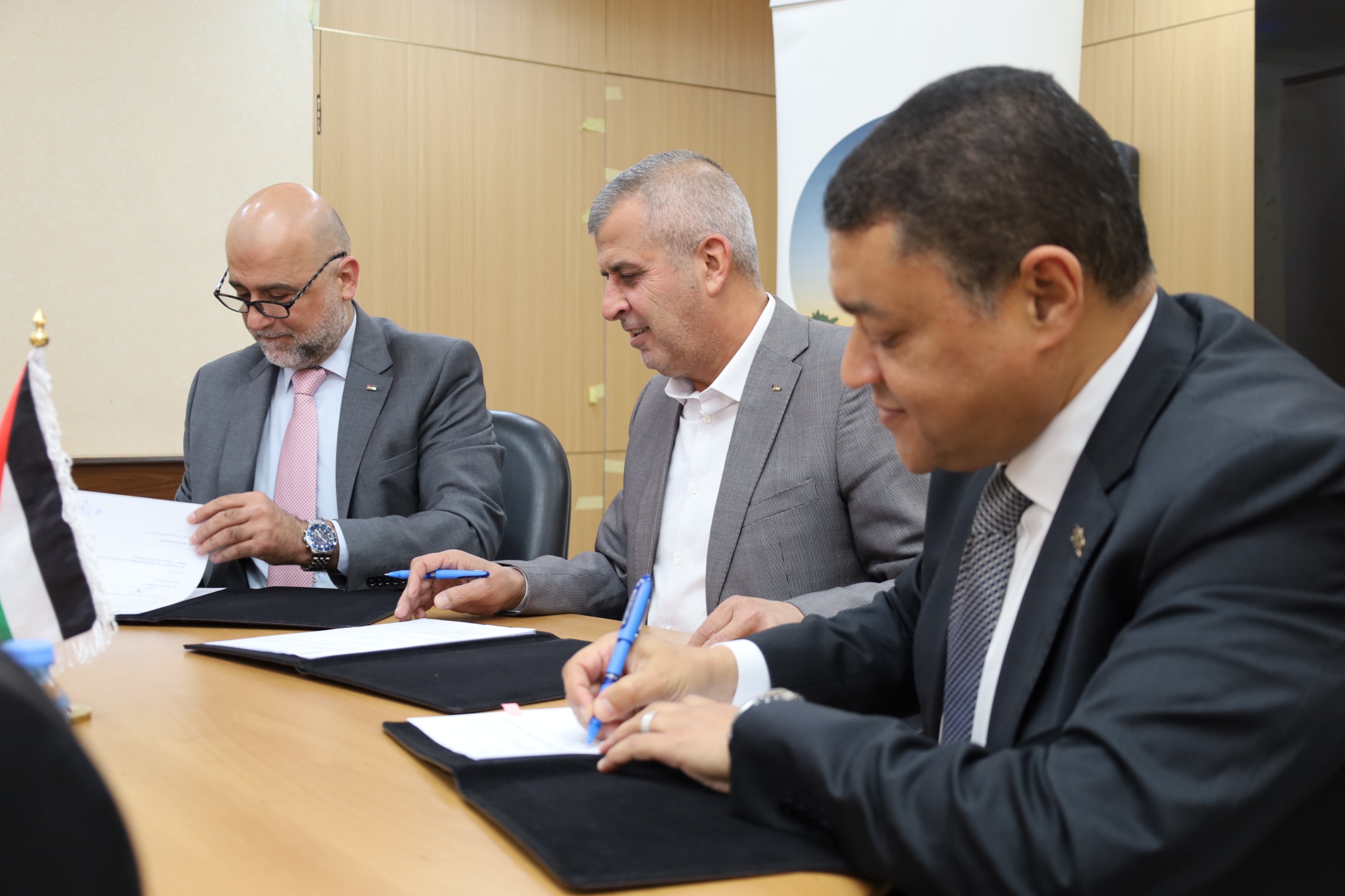 Madar Al-Saa Images 0.28548419583755813