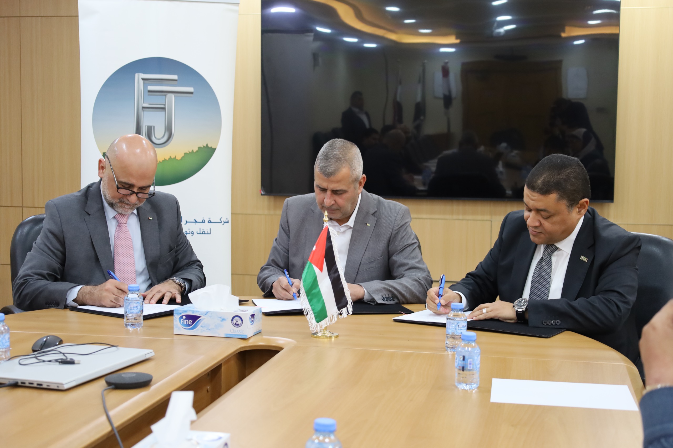 Madar Al-Saa Images 0.034935712279346