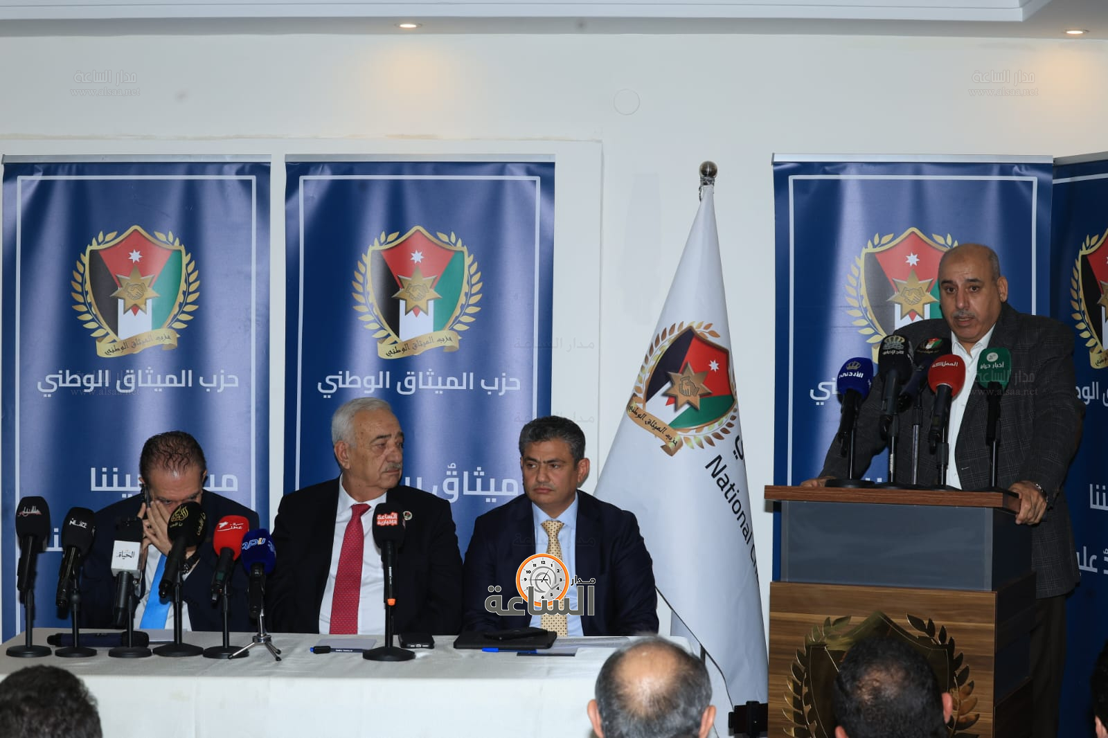 Madar Al-Saa Images 0.8139630359870024