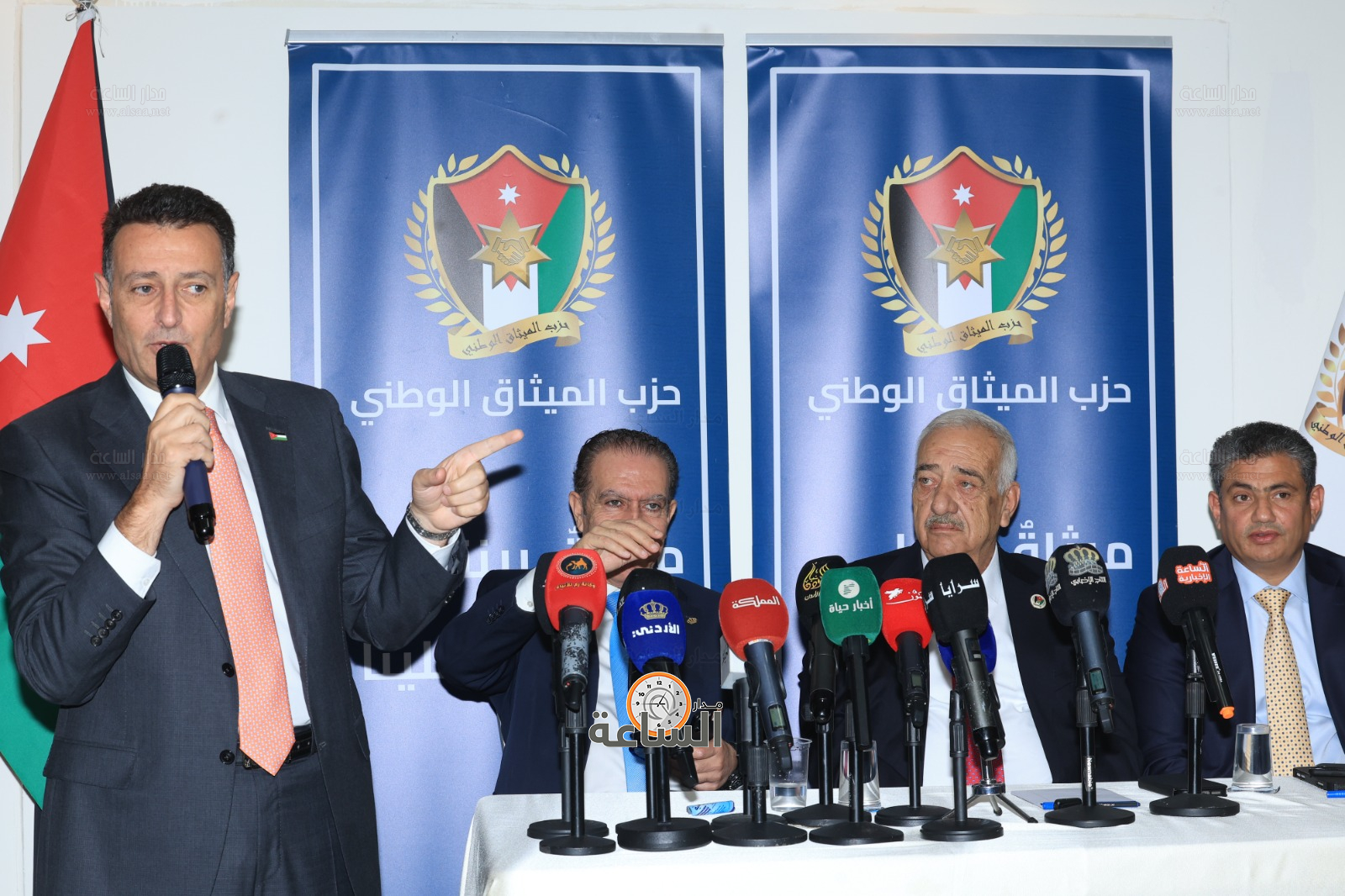 Madar Al-Saa Images 0.8112340065048801