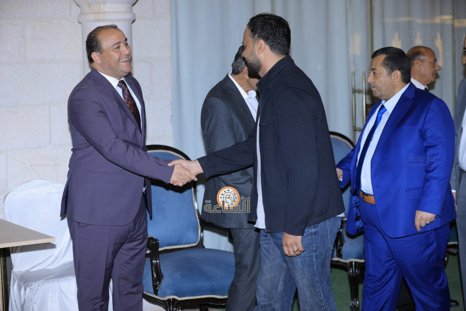 Madar Al-Saa Images 0.3920234725674556