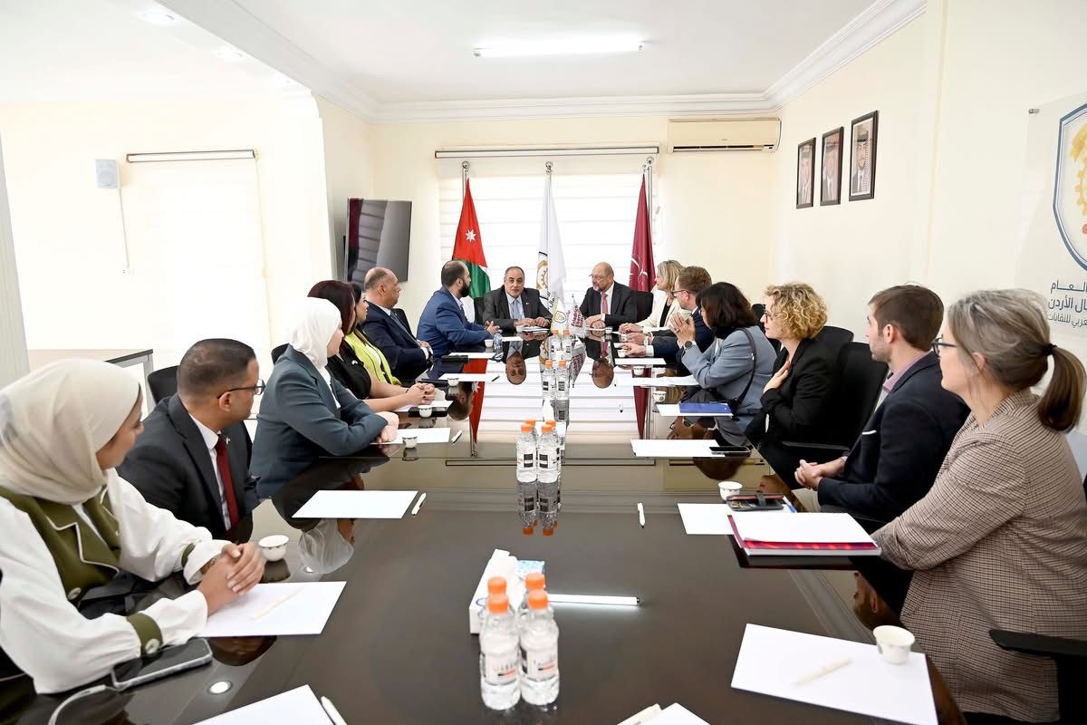 Madar Al-Saa Images 0.33823802487813237