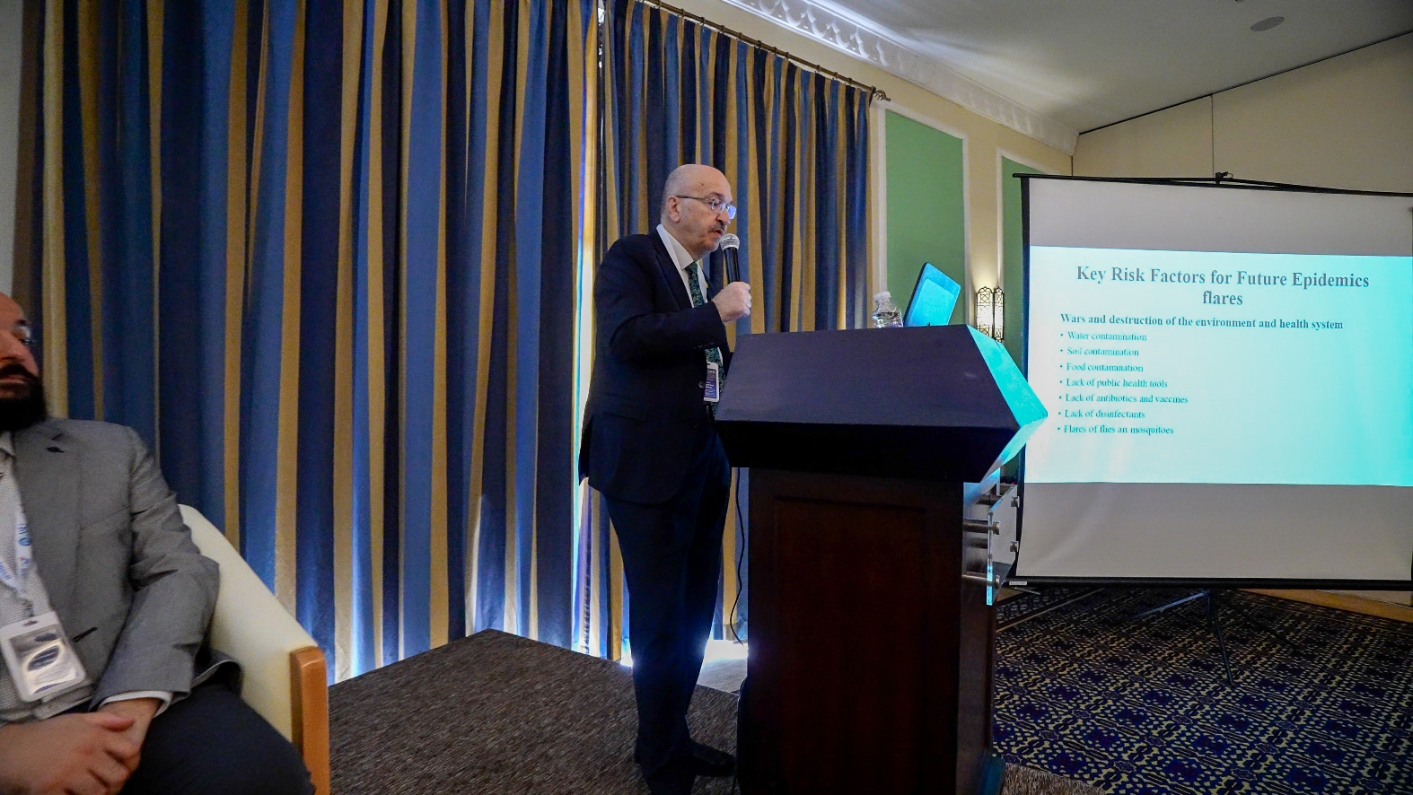 Madar Al-Saa Images 0.4128602105016237