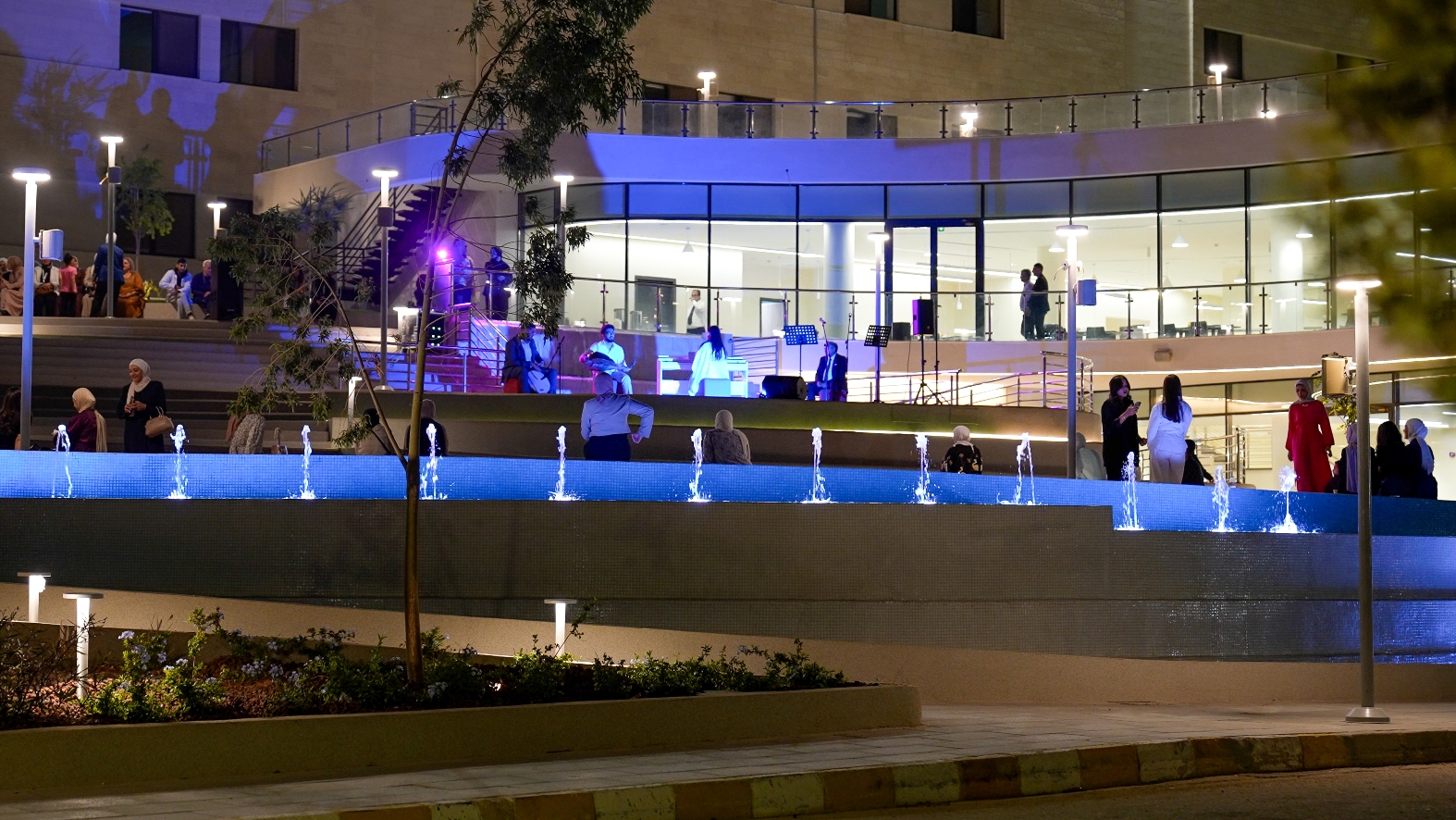 Madar Al-Saa Images 0.8368062226012725