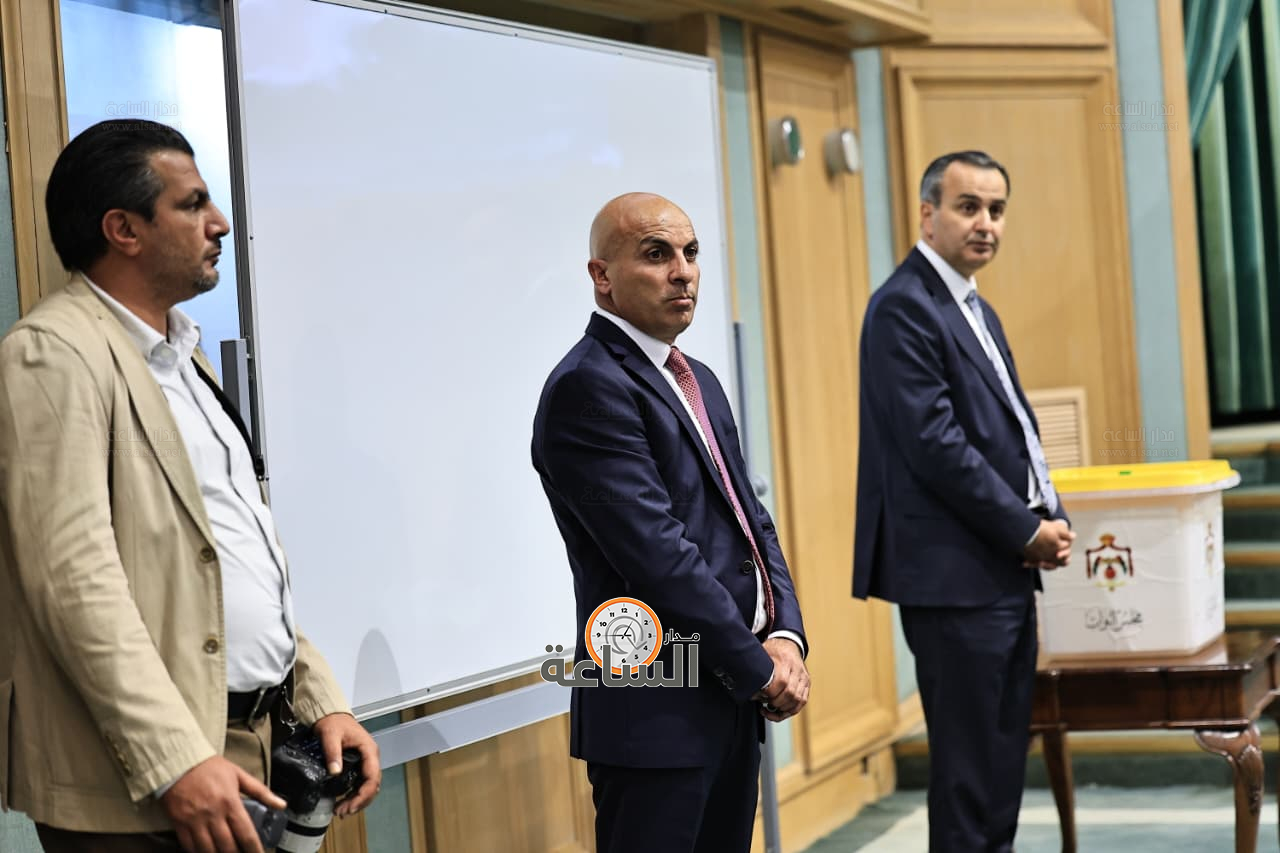 Madar Al-Saa Images 0.9494488238355263